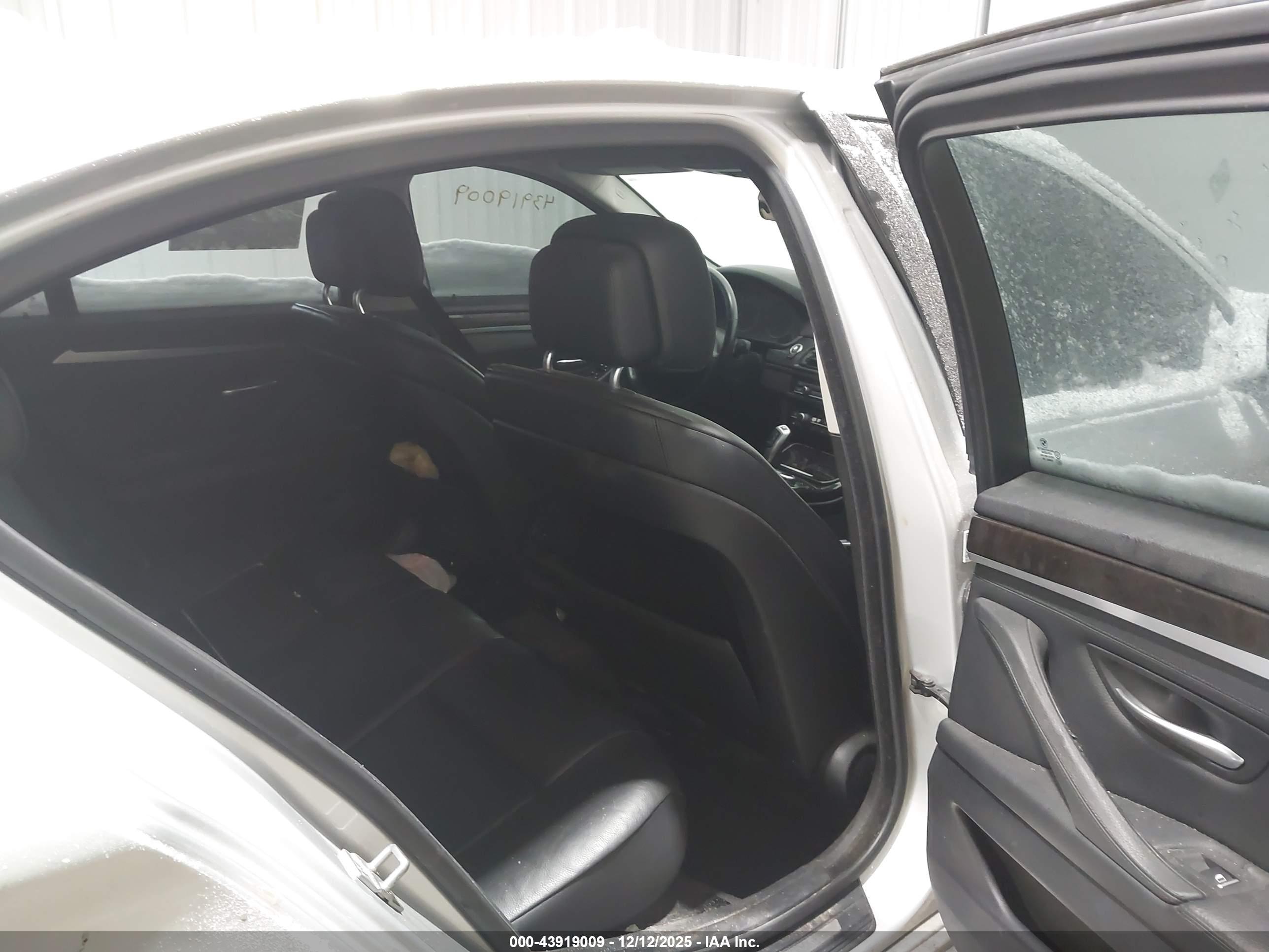 BMW 528I image 8
