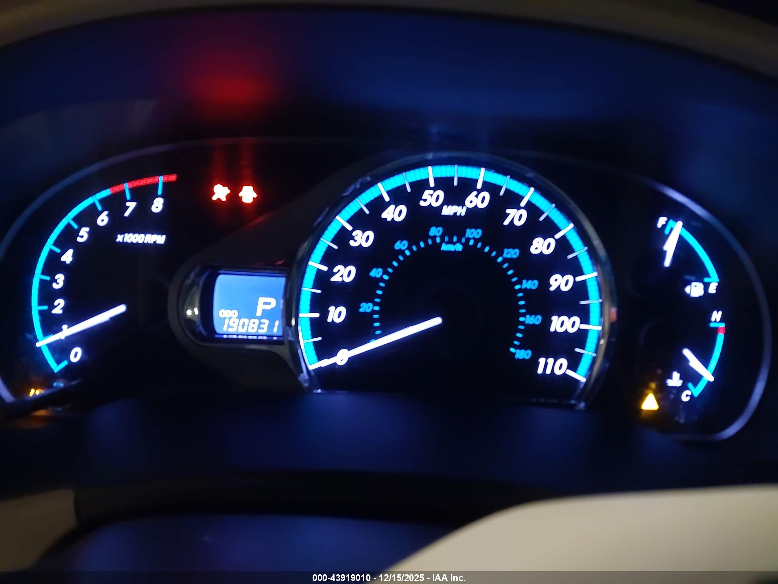 TOYOTA SIENNA image 7