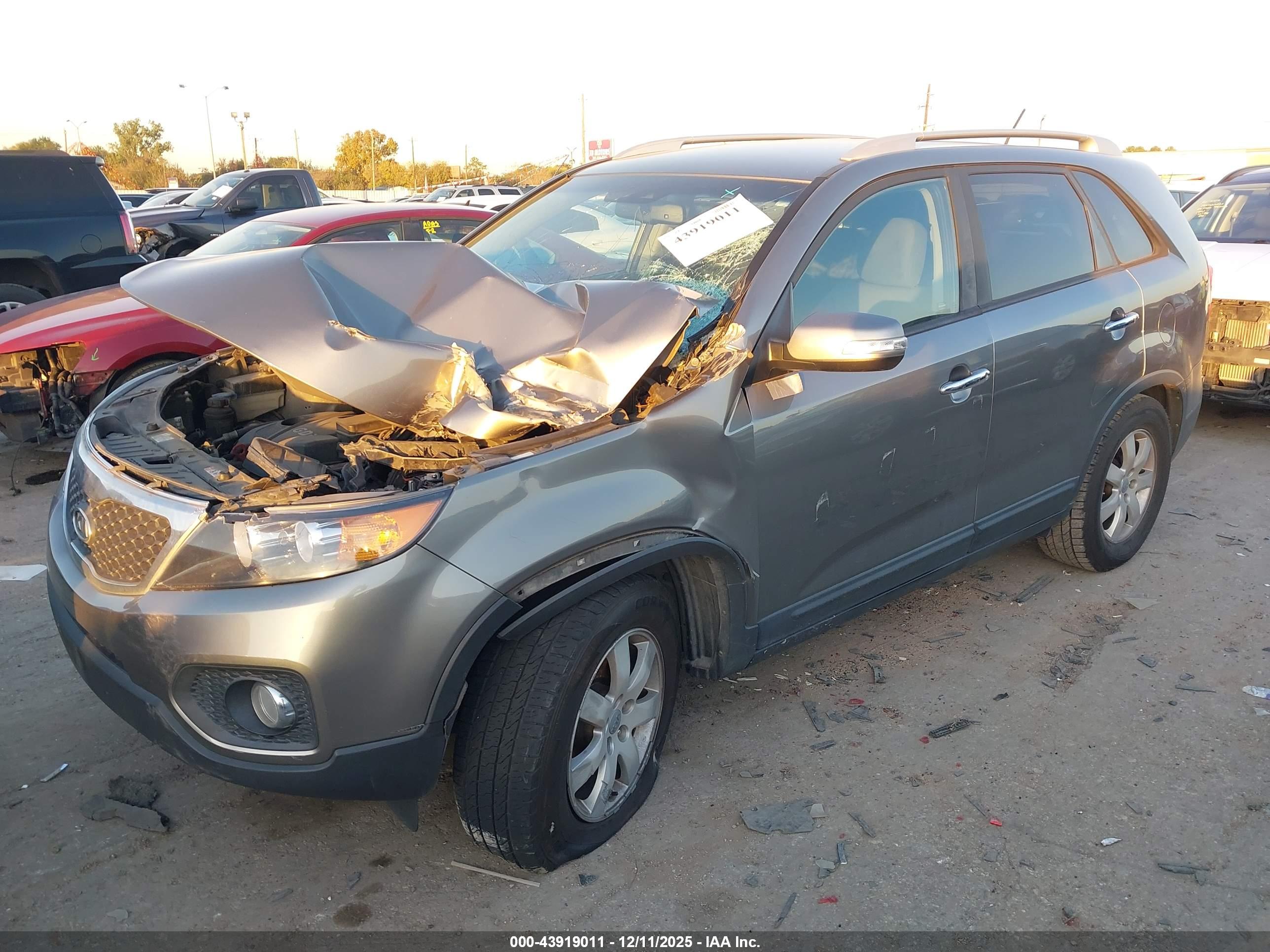 KIA SORENTO image 2