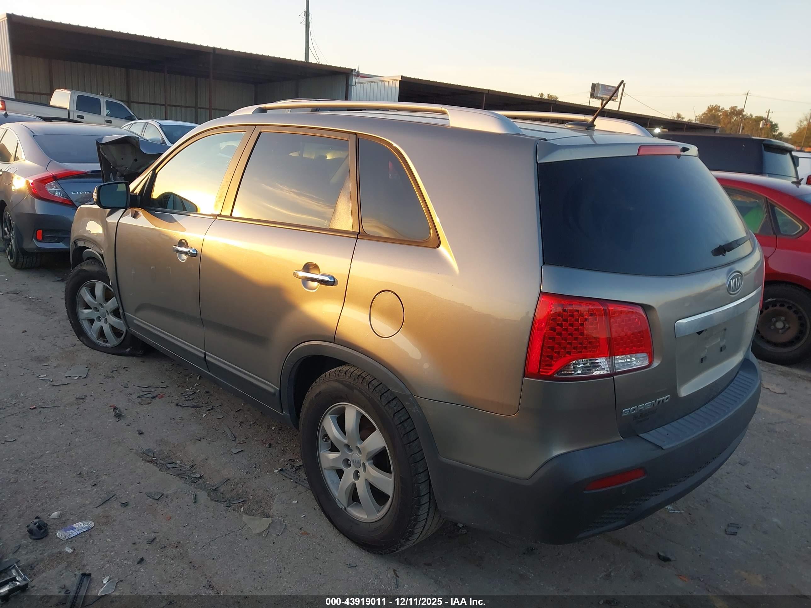 KIA SORENTO image 3