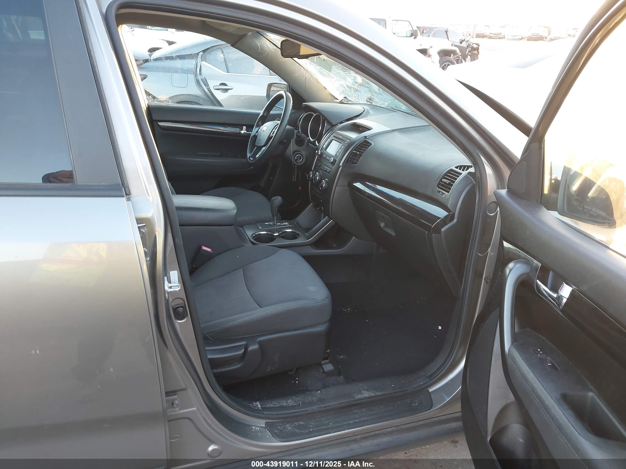 KIA SORENTO image 5
