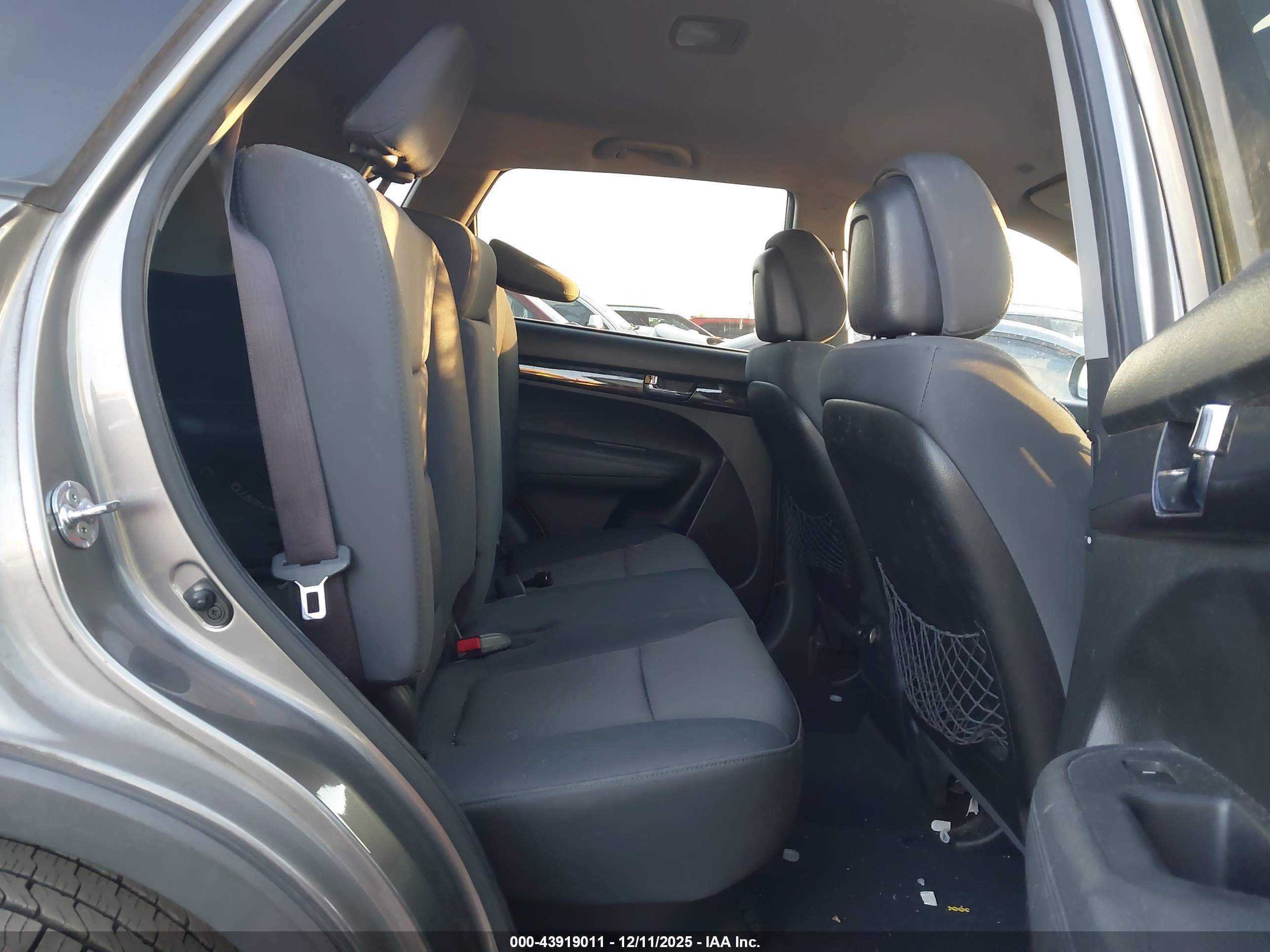 KIA SORENTO image 8