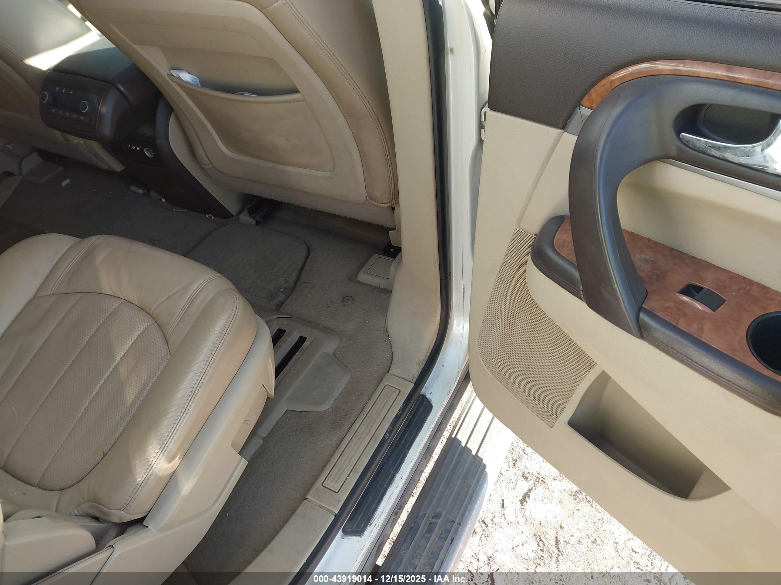 BUICK ENCLAVE image 8
