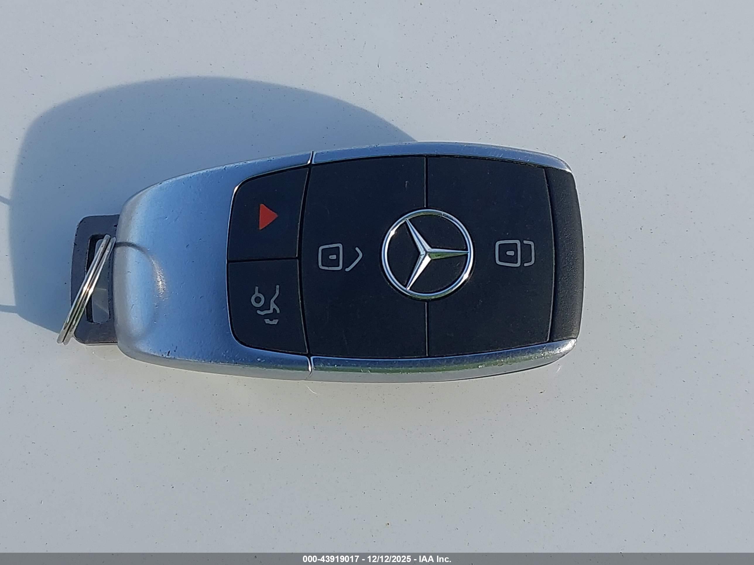 MERCEDES-BENZ C image 11