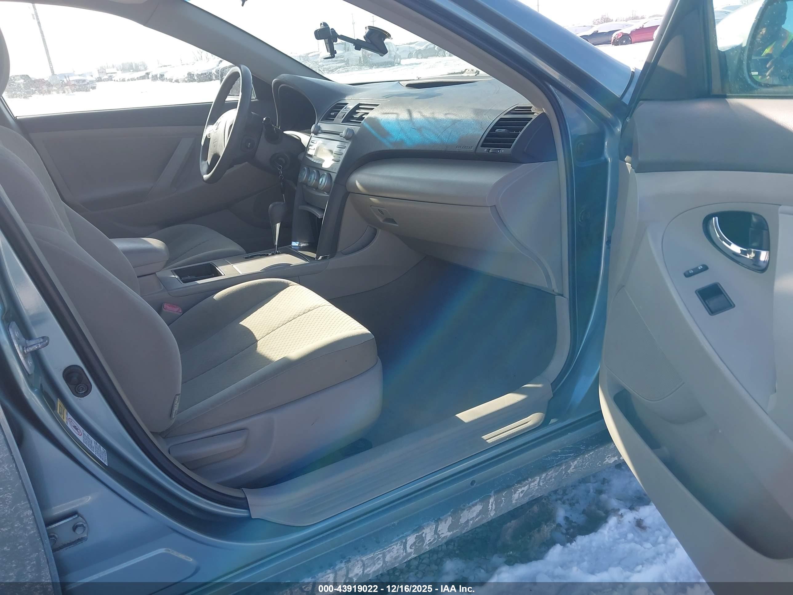 TOYOTA CAMRY image 5