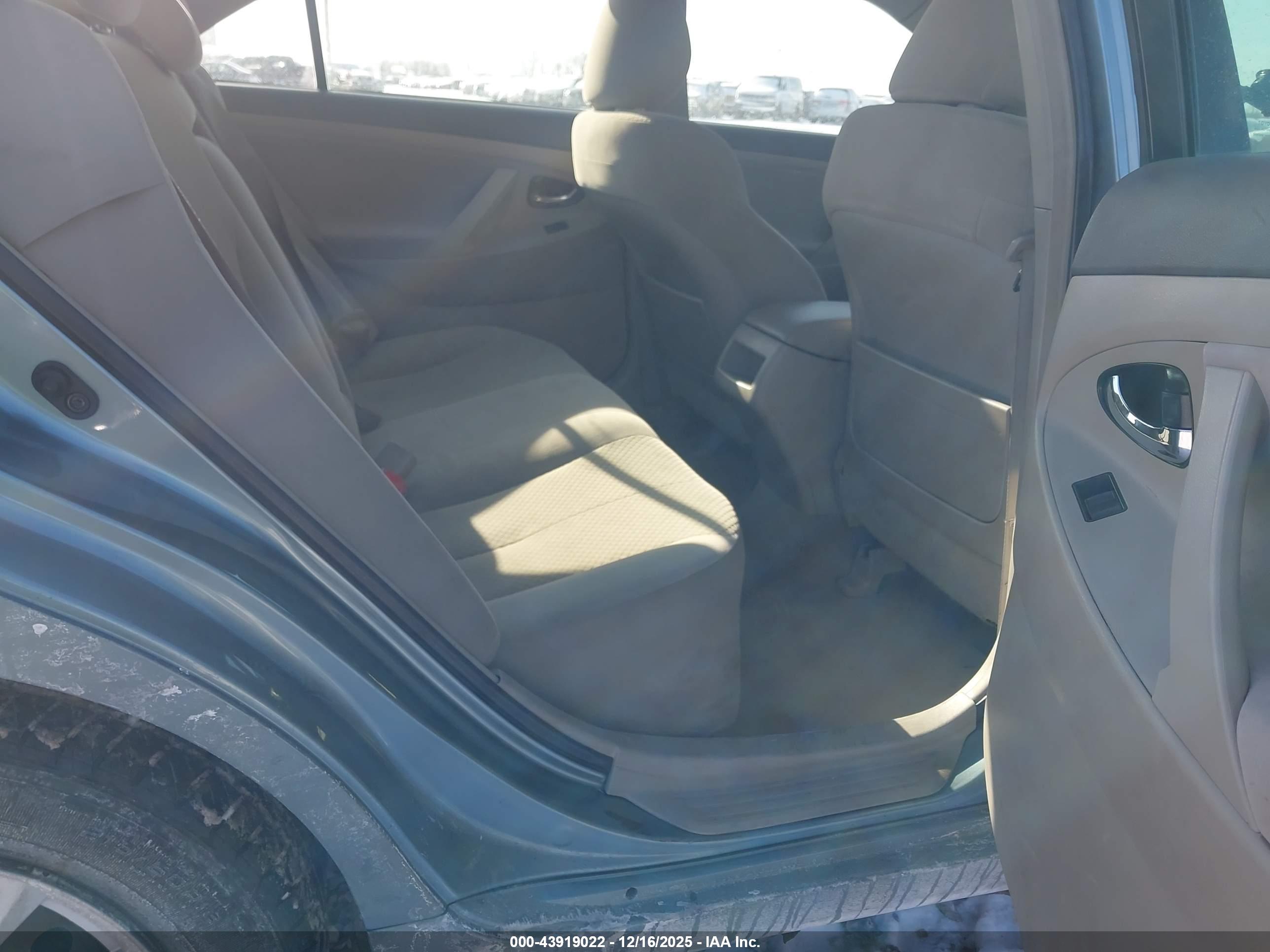 TOYOTA CAMRY image 8