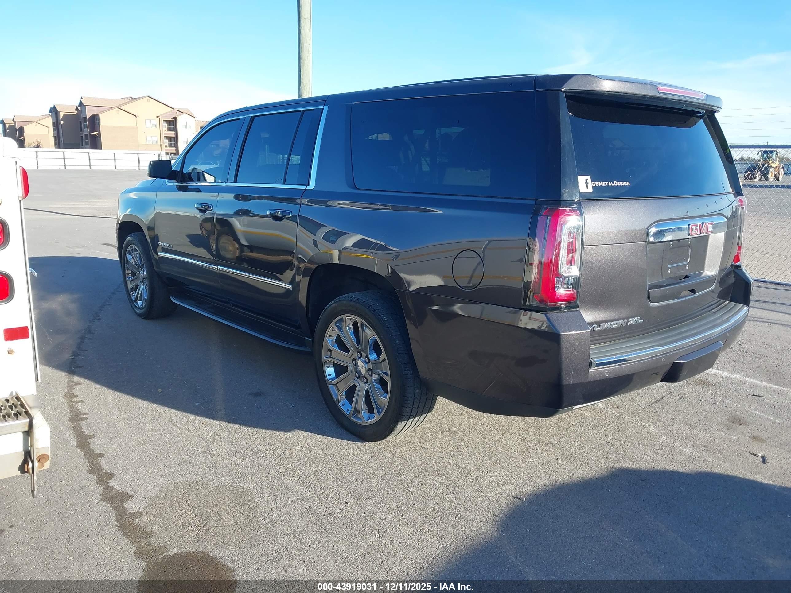 GMC YUKON image 3