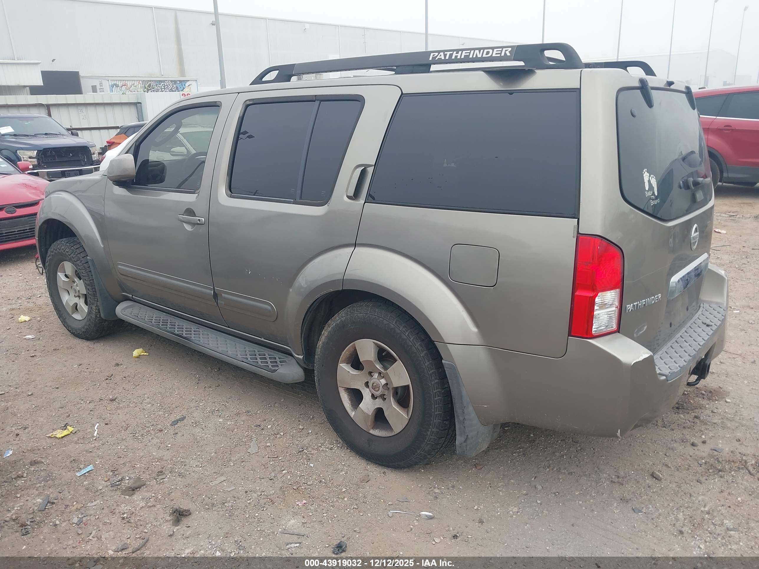 NISSAN PATHFINDER image 3