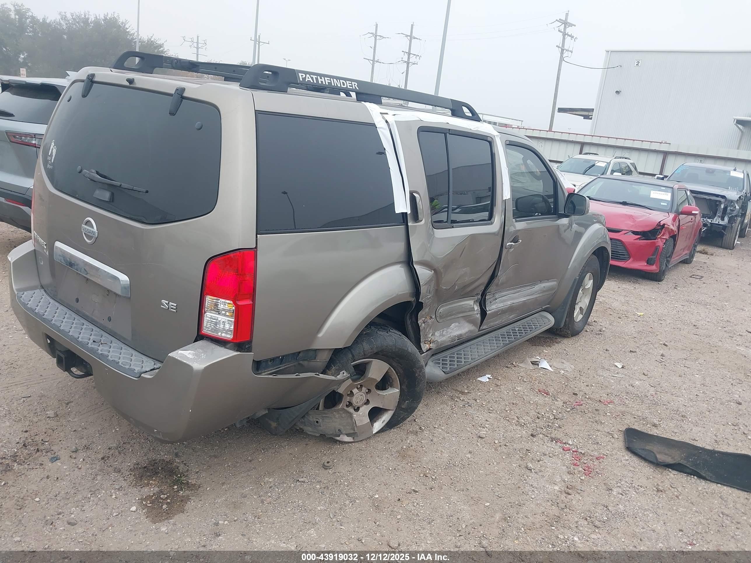 NISSAN PATHFINDER image 4