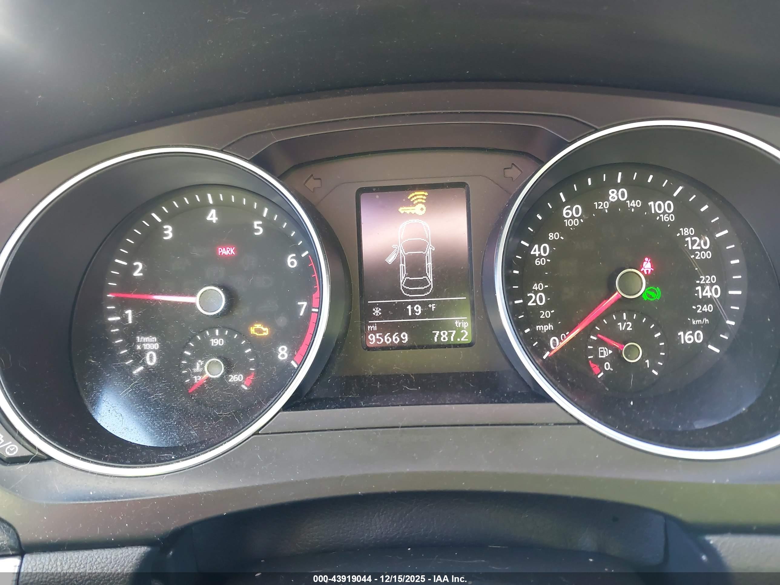 VOLKSWAGEN JETTA image 7