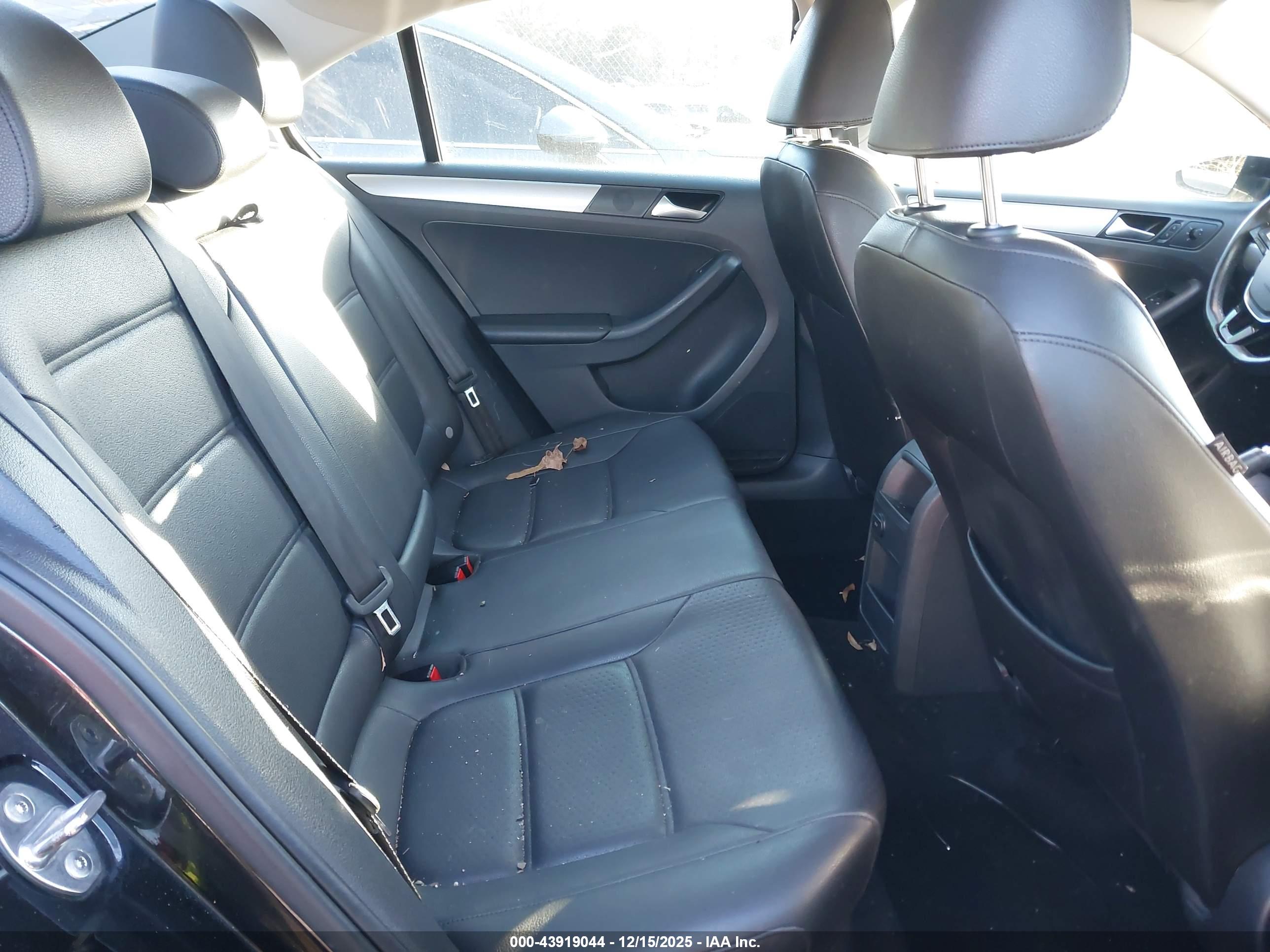 VOLKSWAGEN JETTA image 8