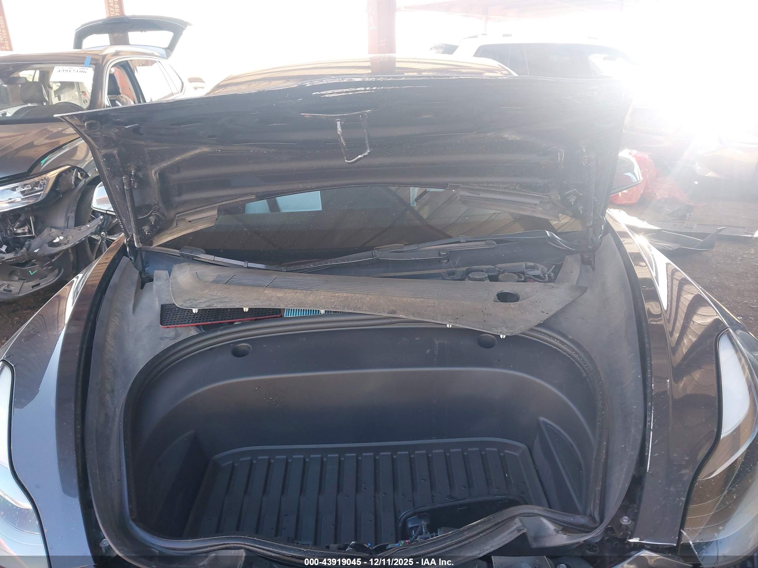 TESLA MODEL image 10
