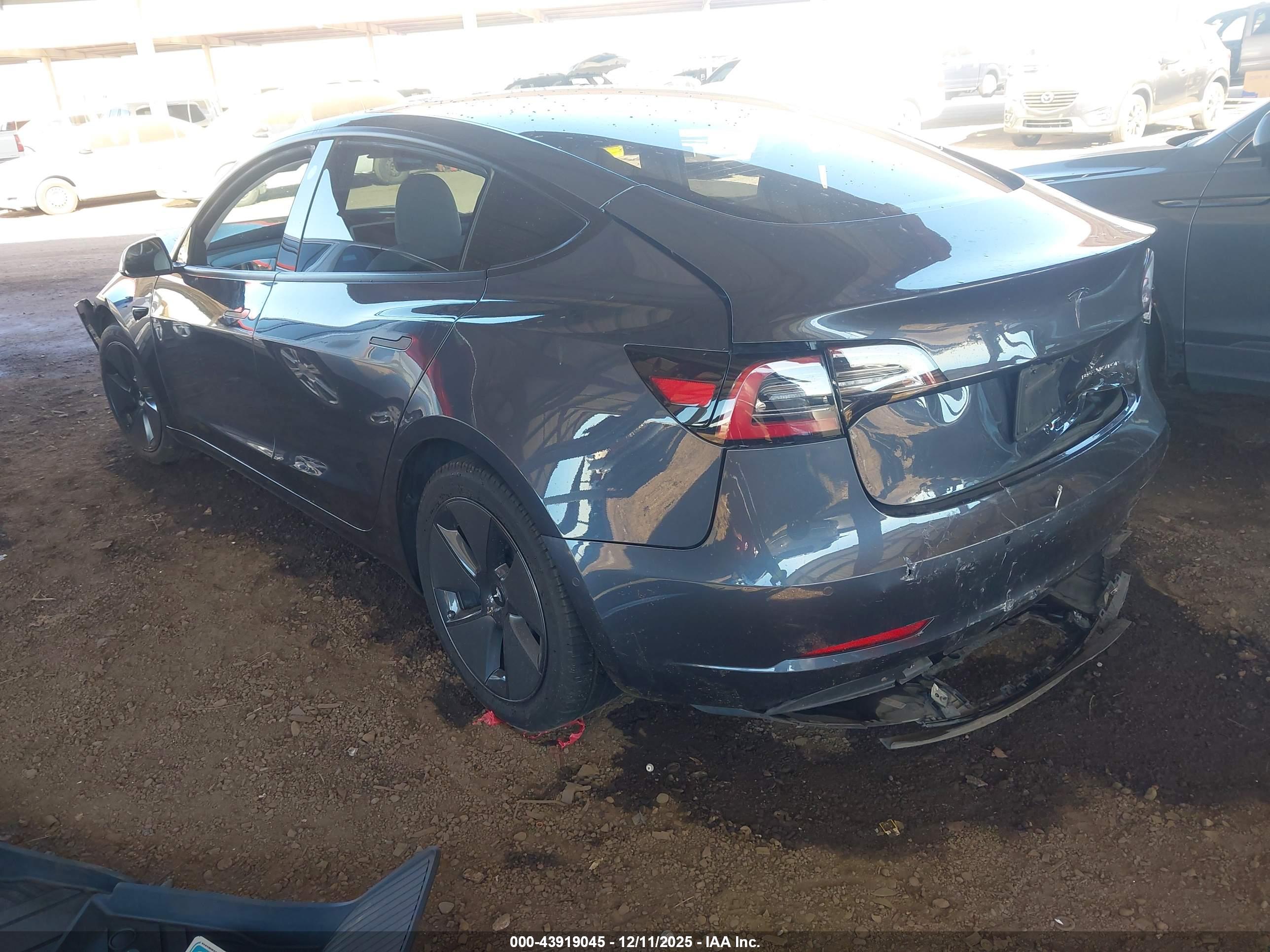 TESLA MODEL image 3