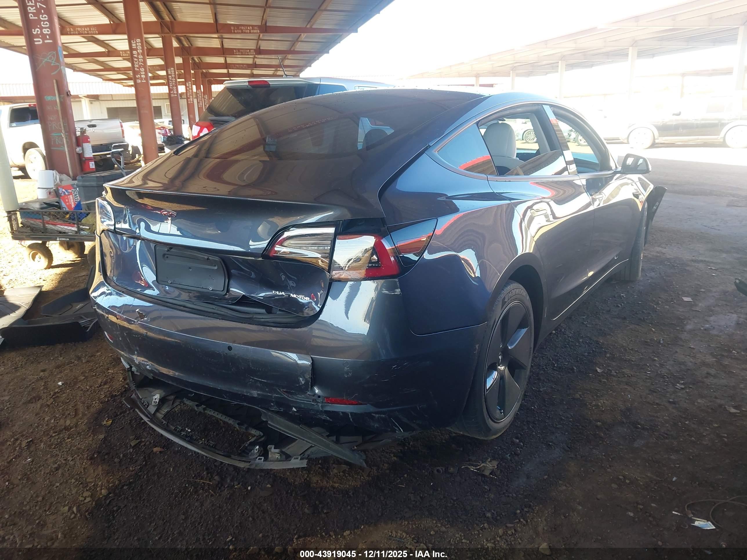 TESLA MODEL image 4