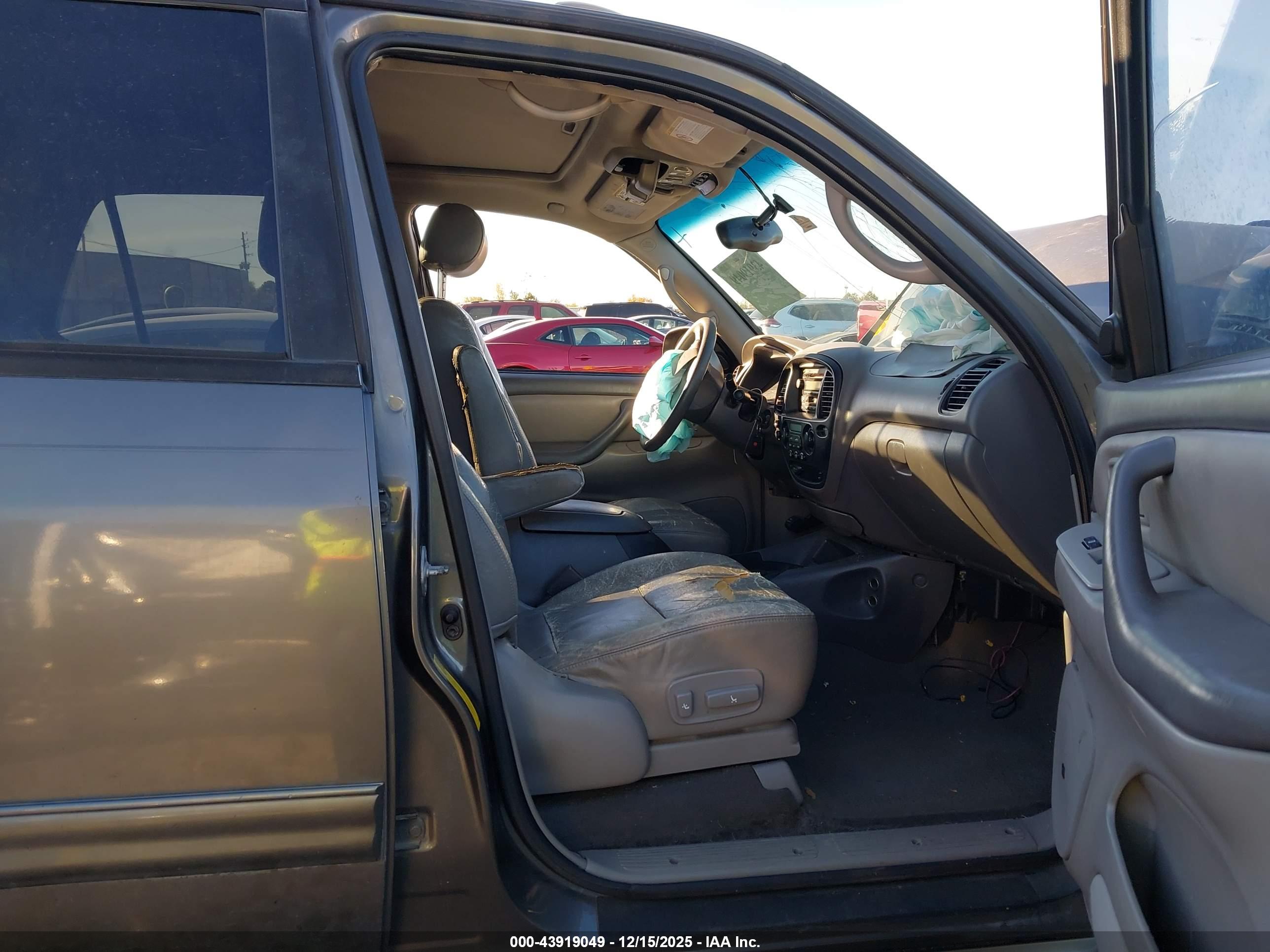 TOYOTA SEQUOIA image 5