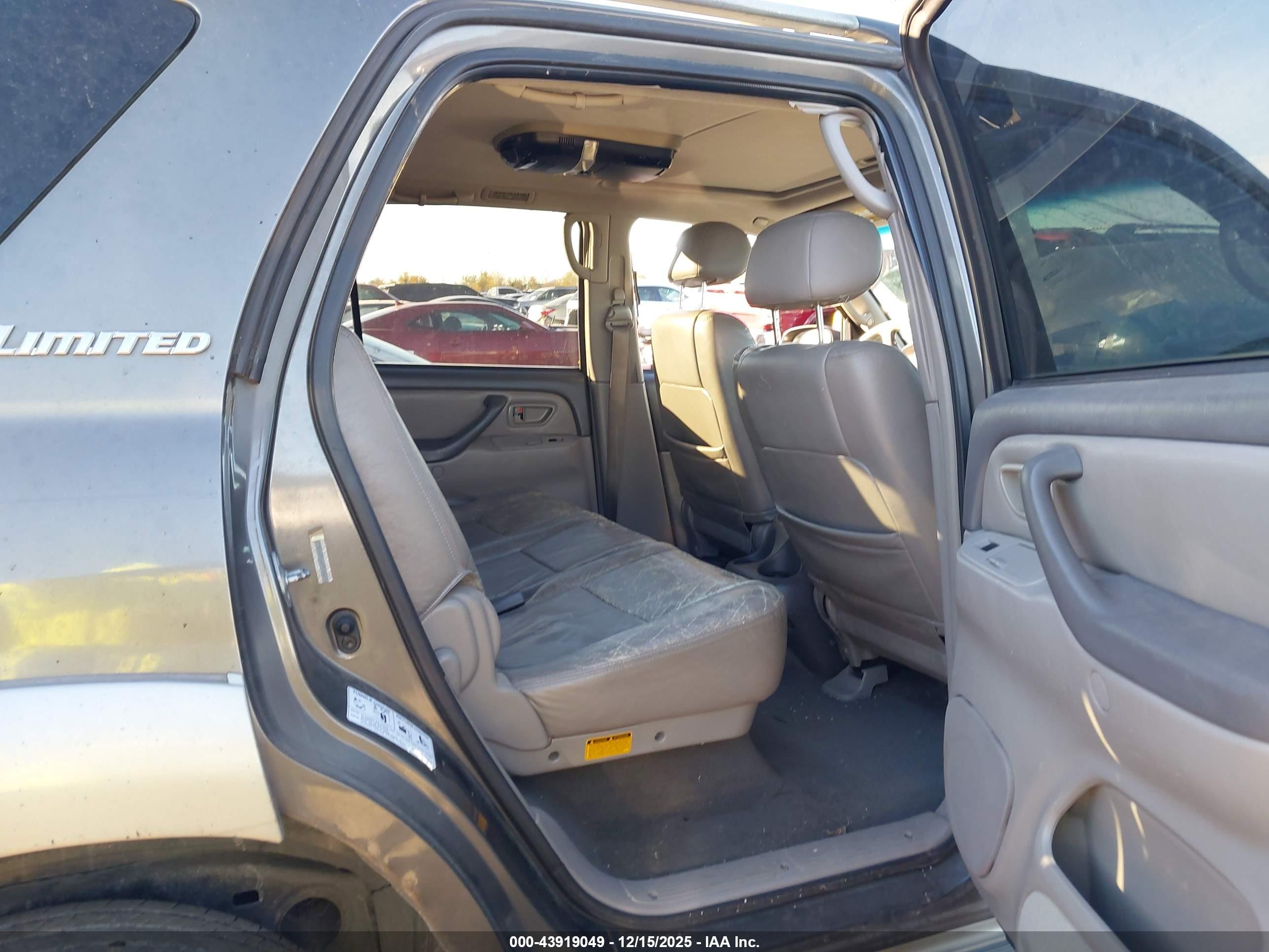 TOYOTA SEQUOIA image 8