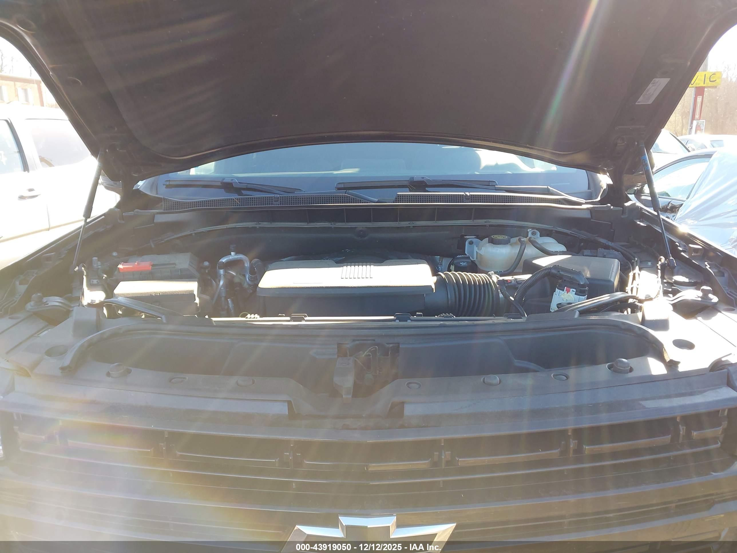 CHEVROLET SUBURBAN image 10