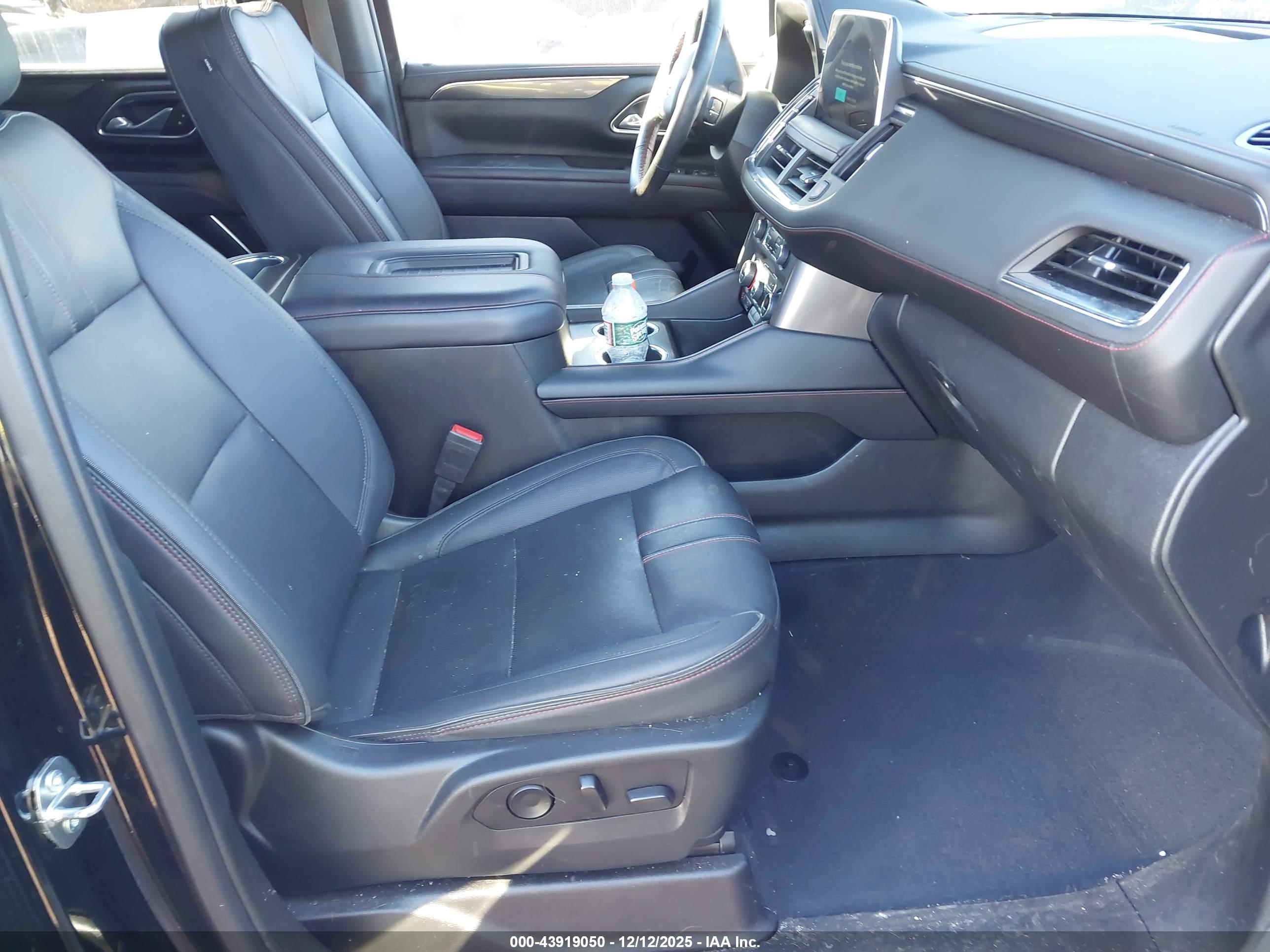 CHEVROLET SUBURBAN image 5