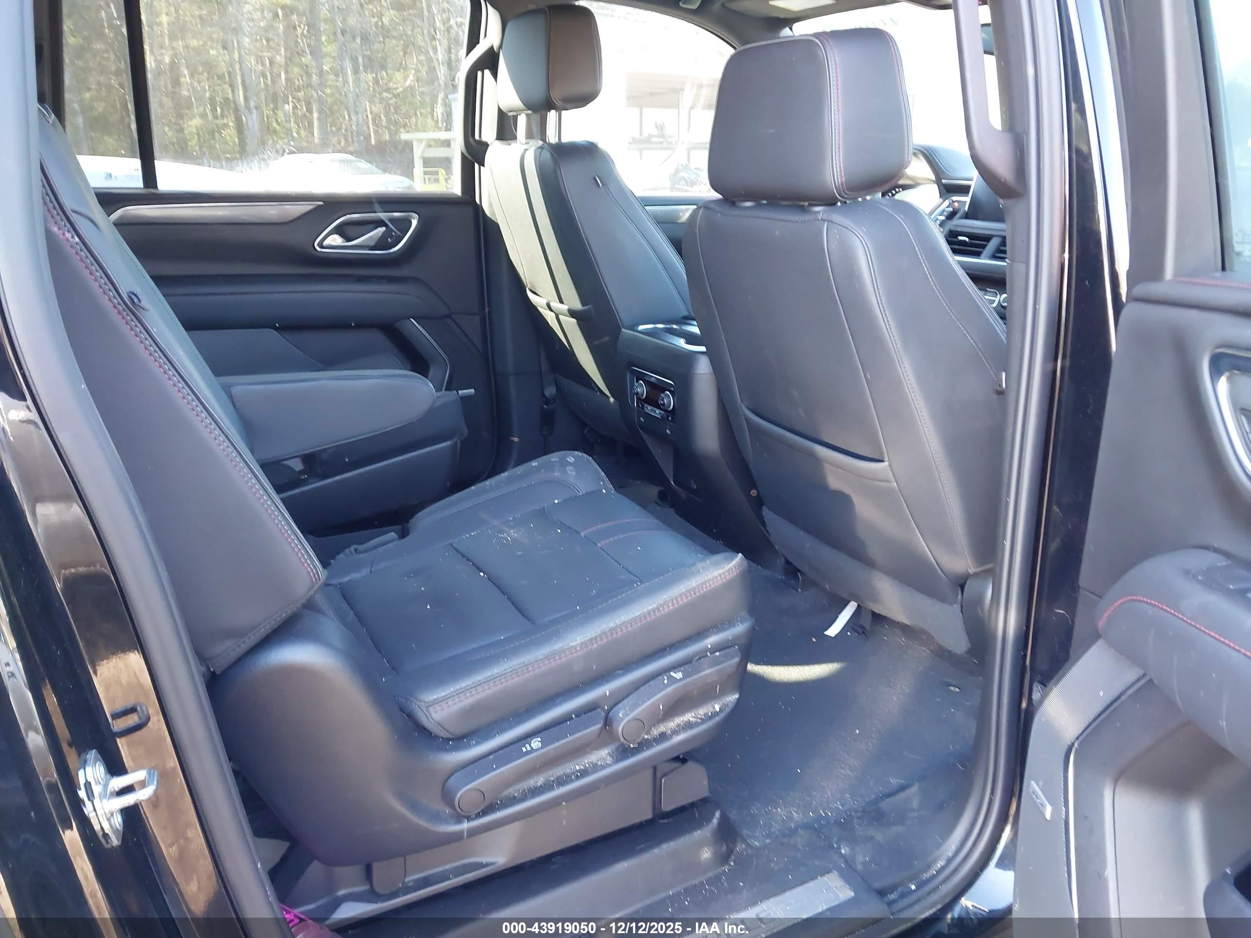 CHEVROLET SUBURBAN image 8