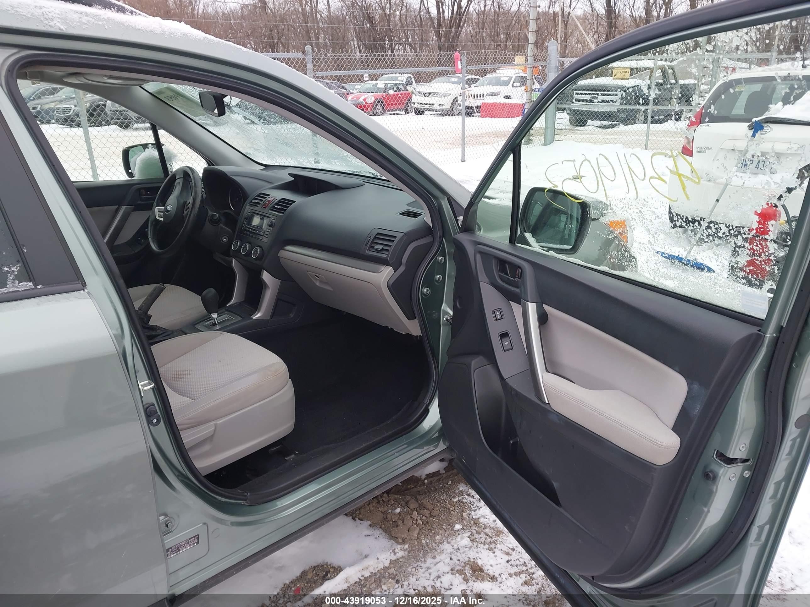 SUBARU FORESTER image 5