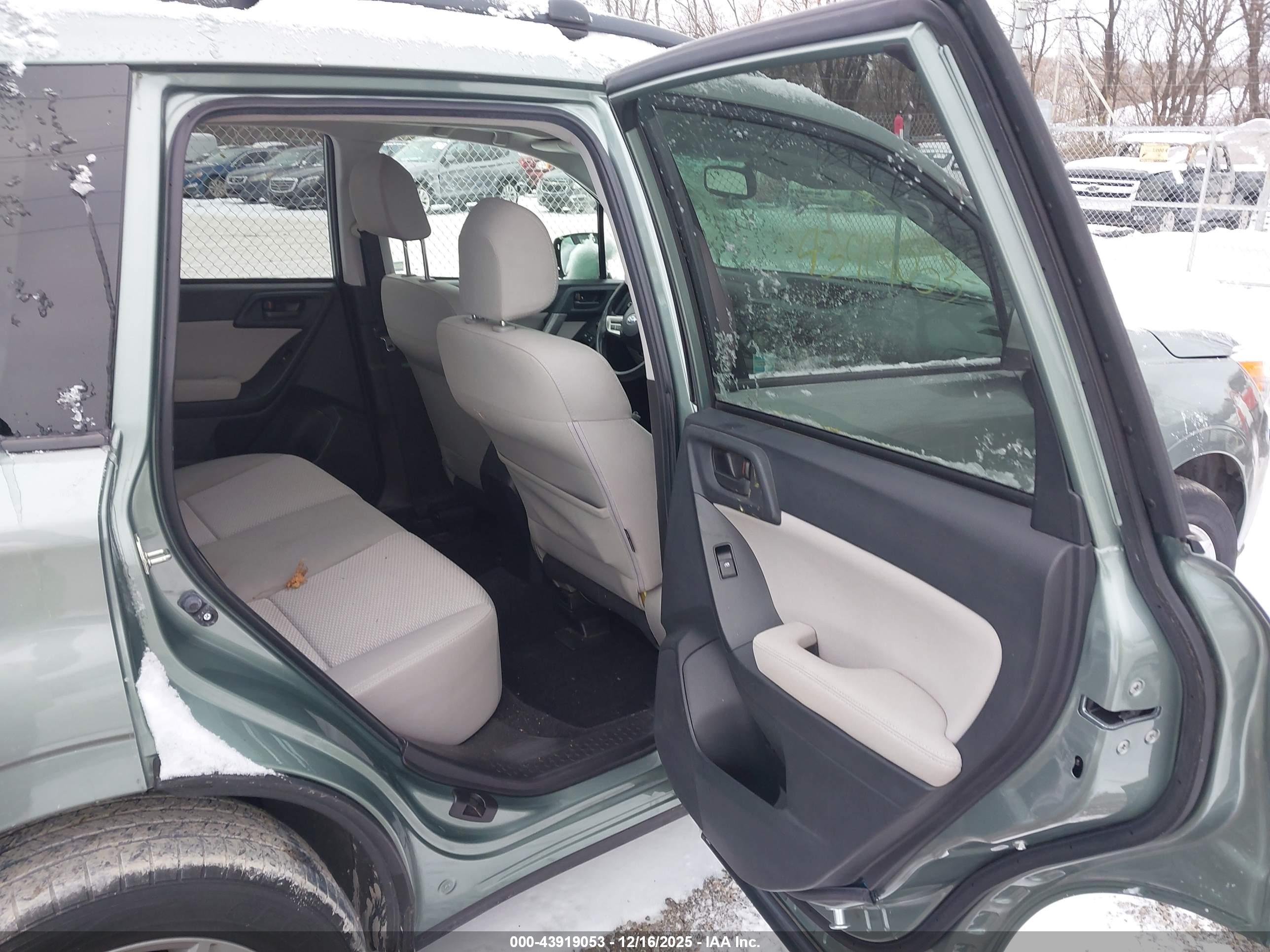 SUBARU FORESTER image 8