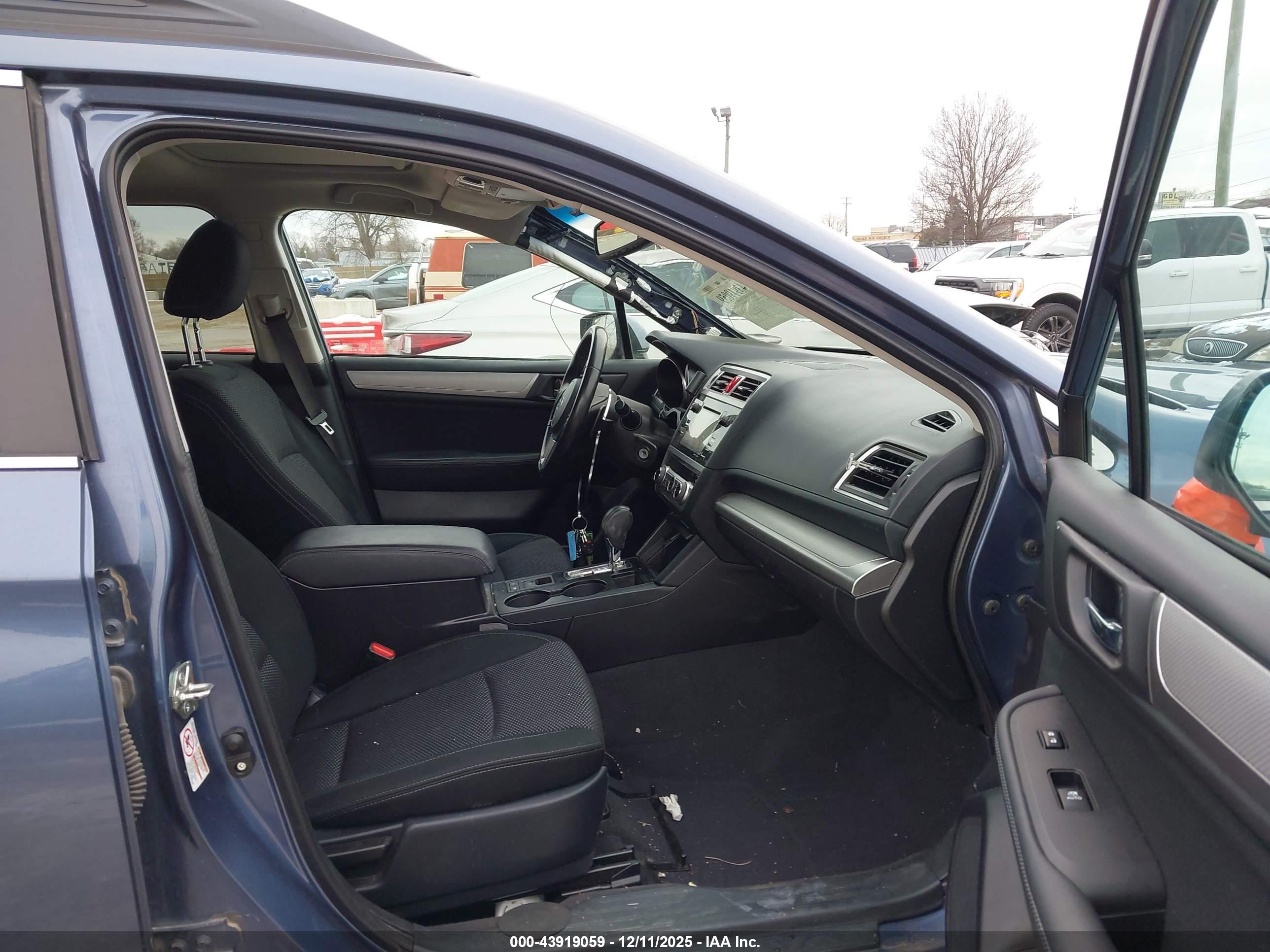 SUBARU OUTBACK image 5