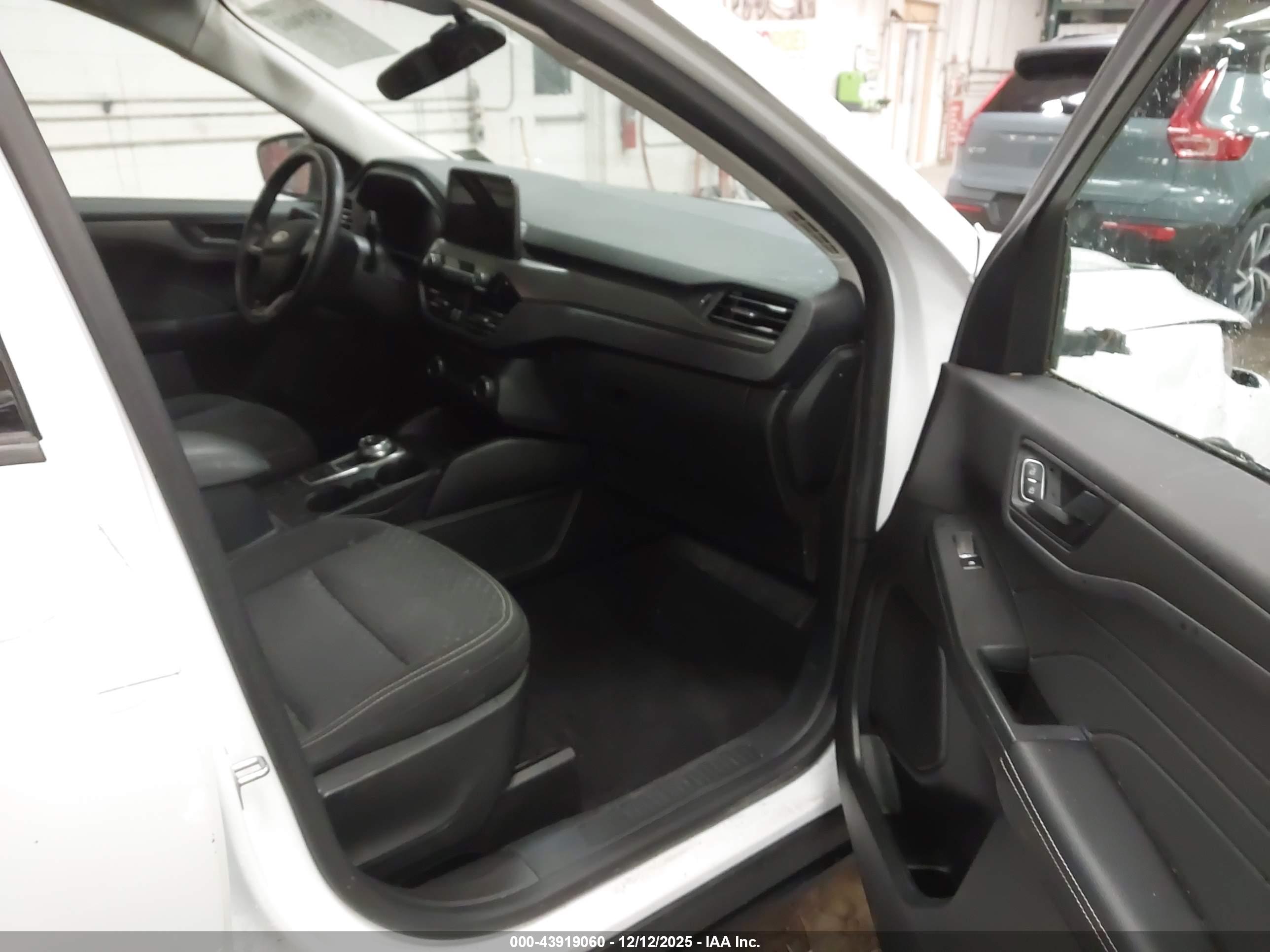 FORD ESCAPE image 5