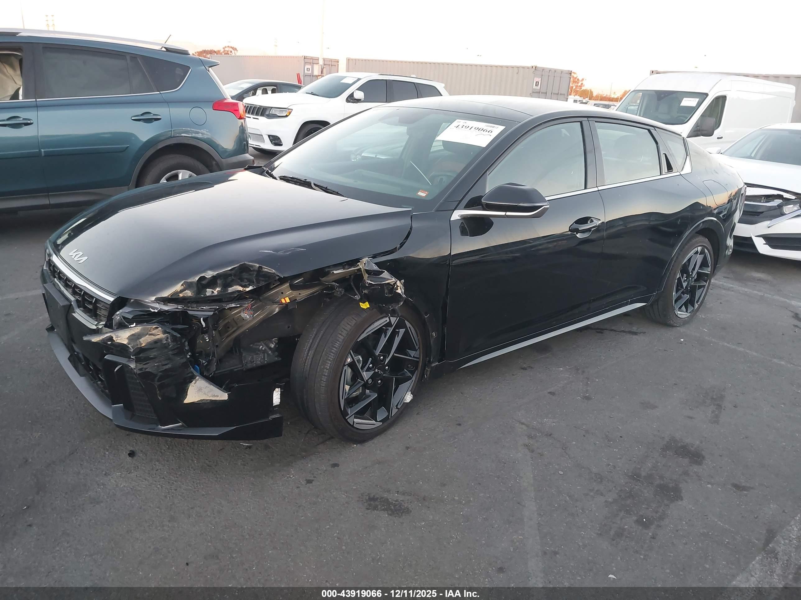 KIA K4 image 2