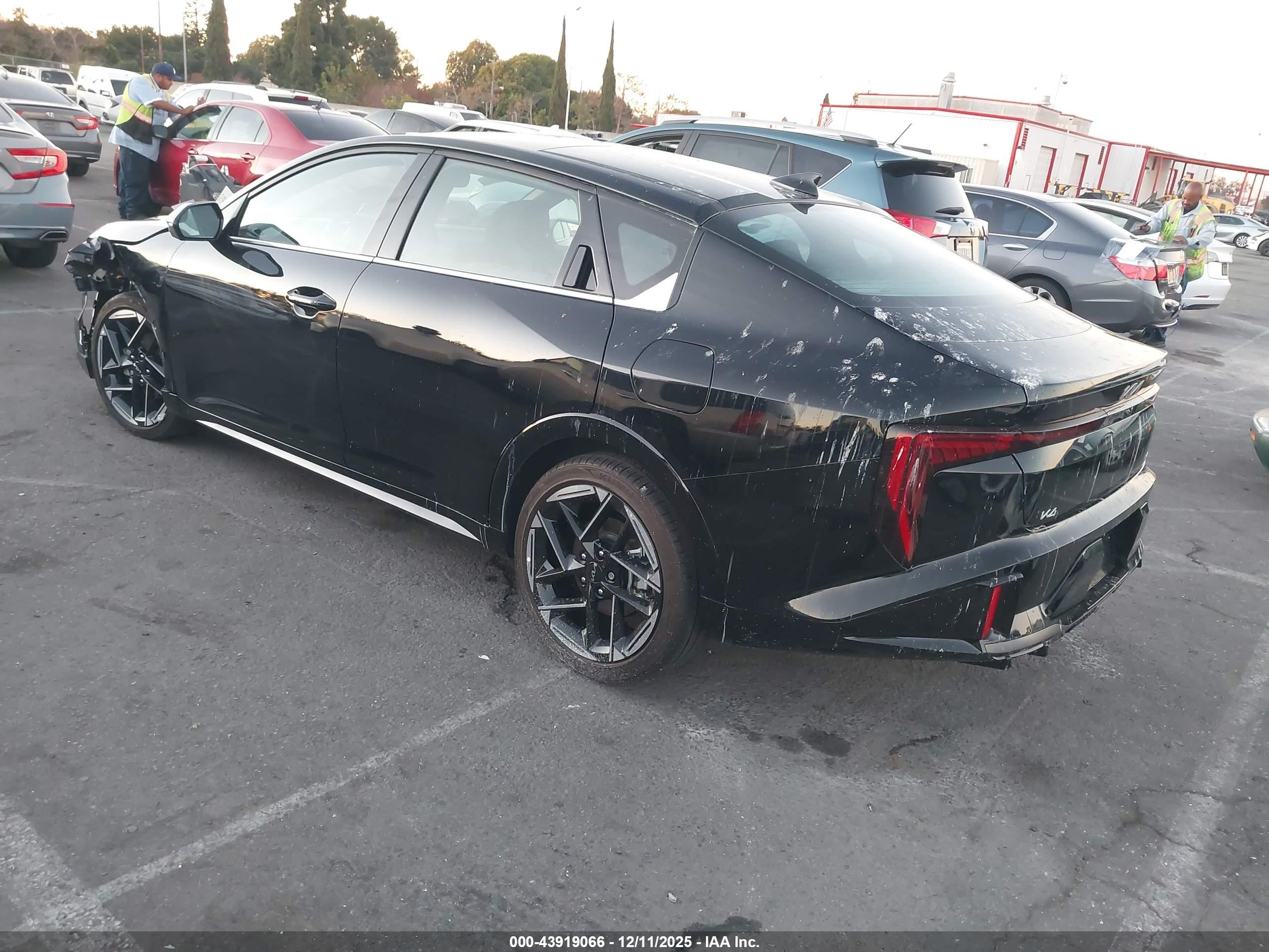 KIA K4 image 3