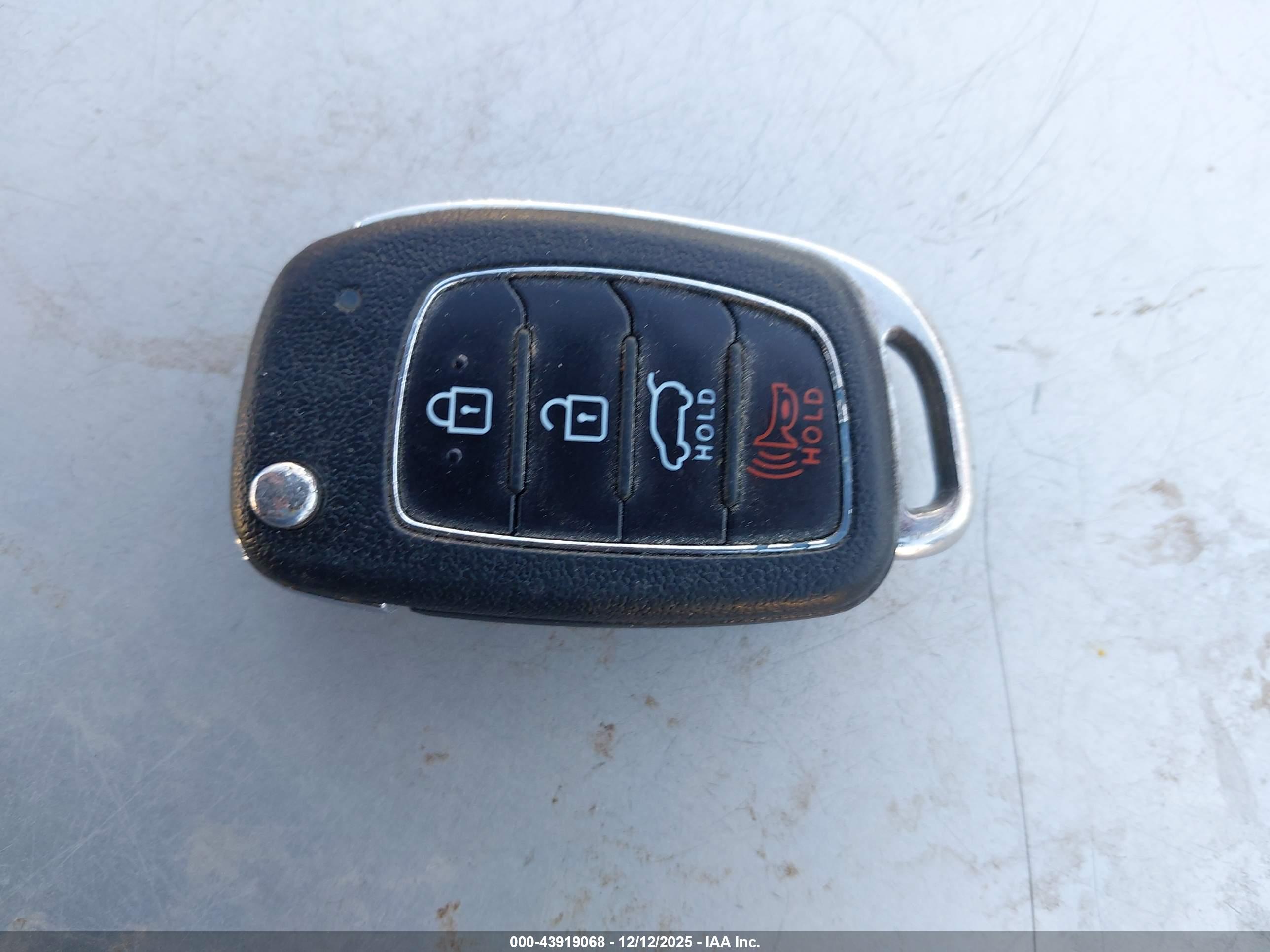 HYUNDAI SANTA image 11