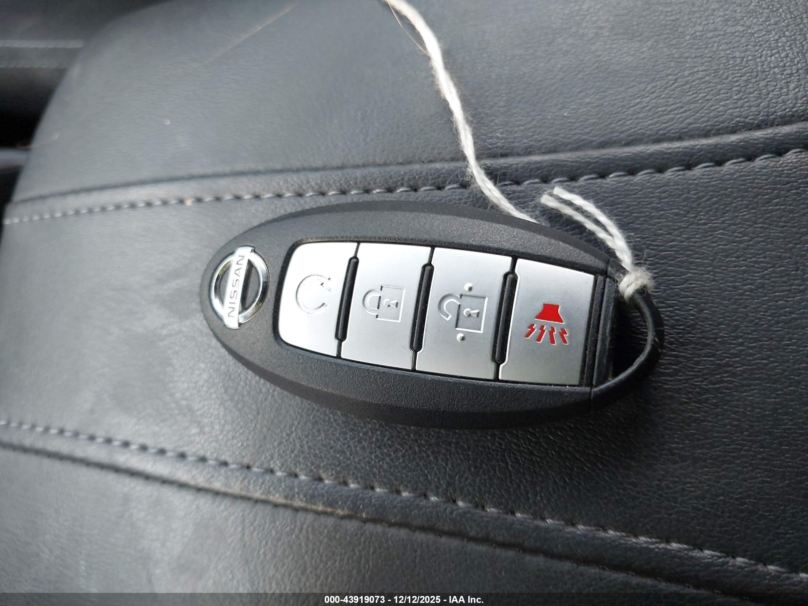 NISSAN ROGUE image 11