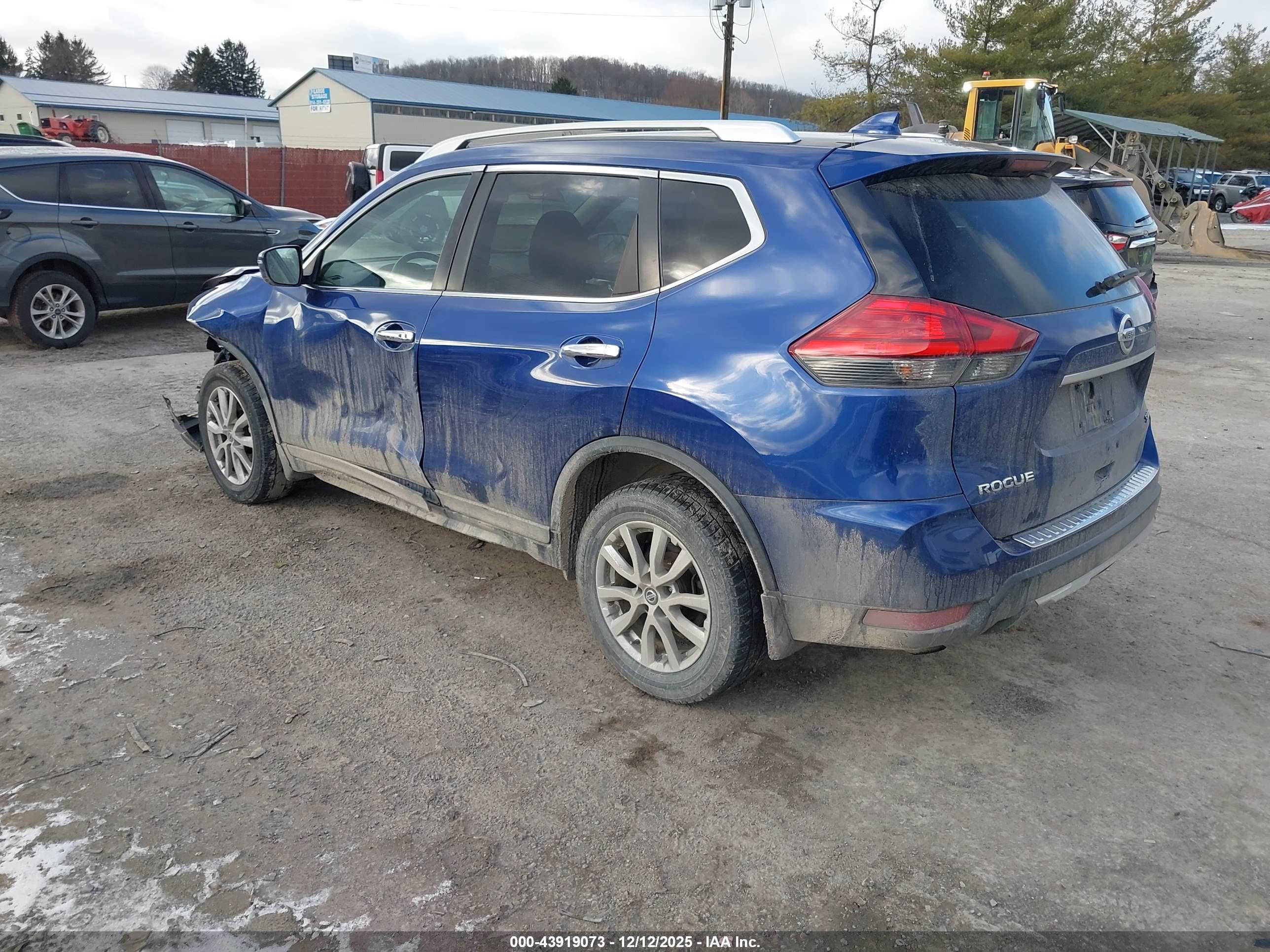NISSAN ROGUE image 3