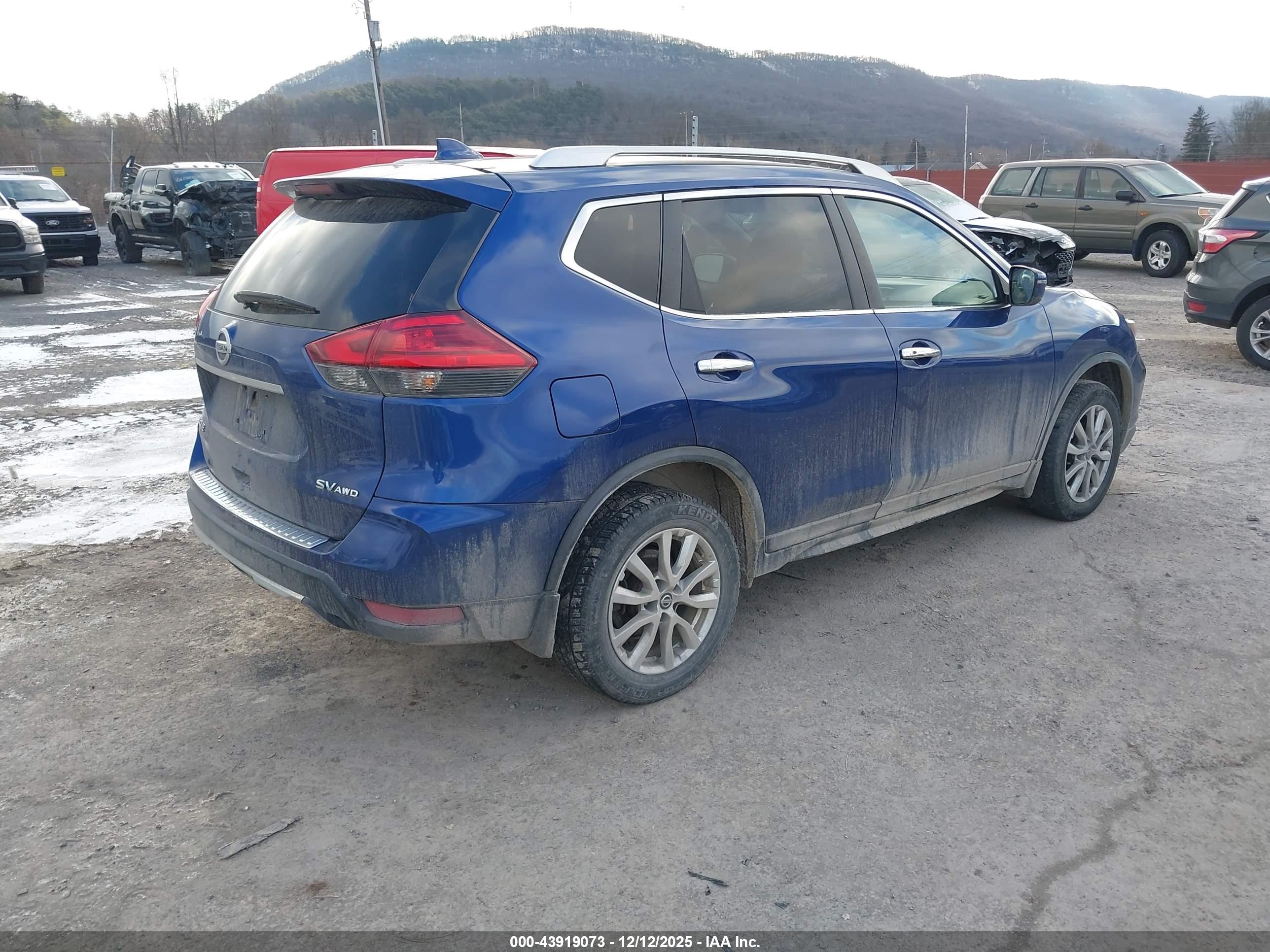 NISSAN ROGUE image 4