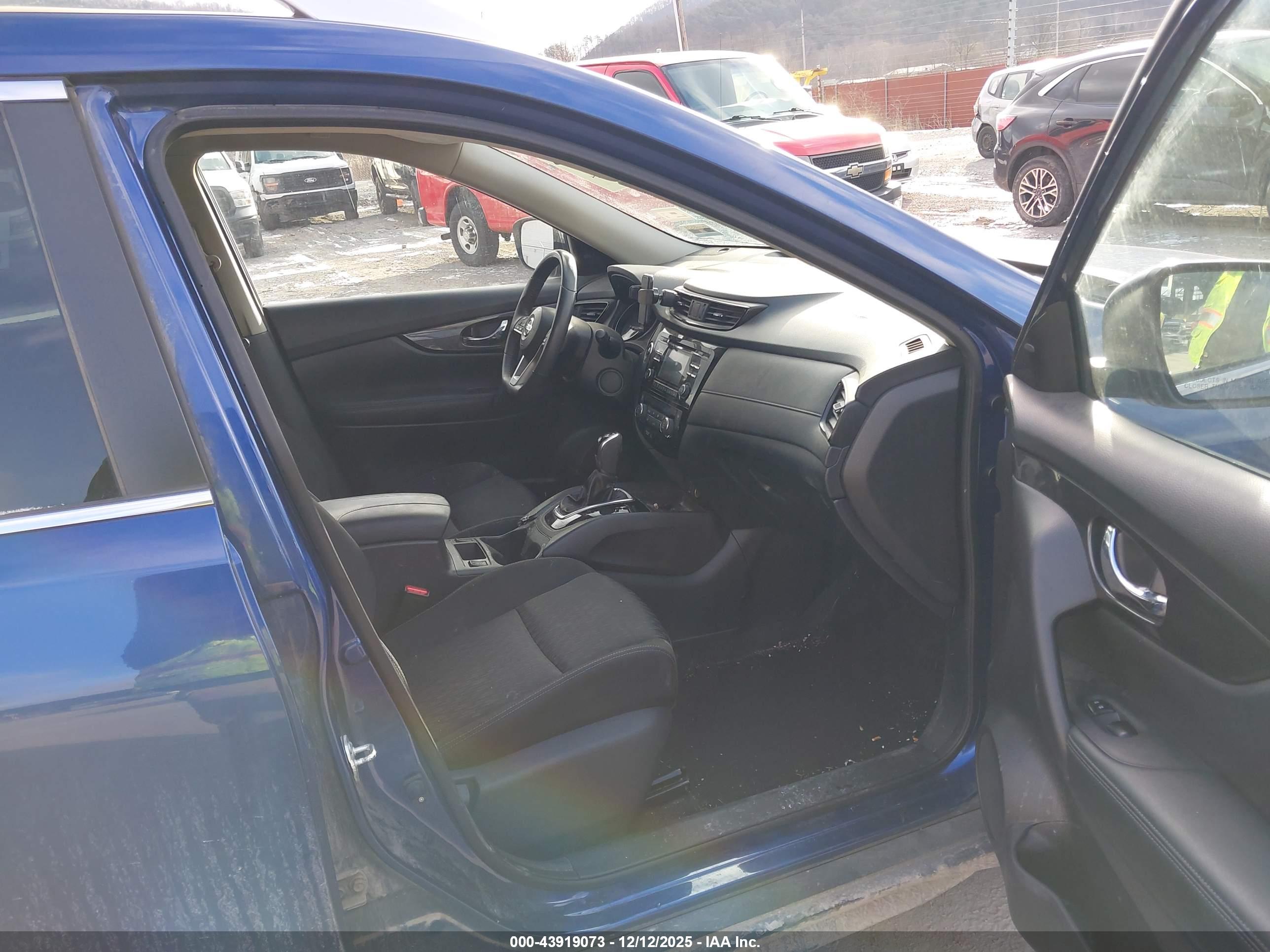 NISSAN ROGUE image 5