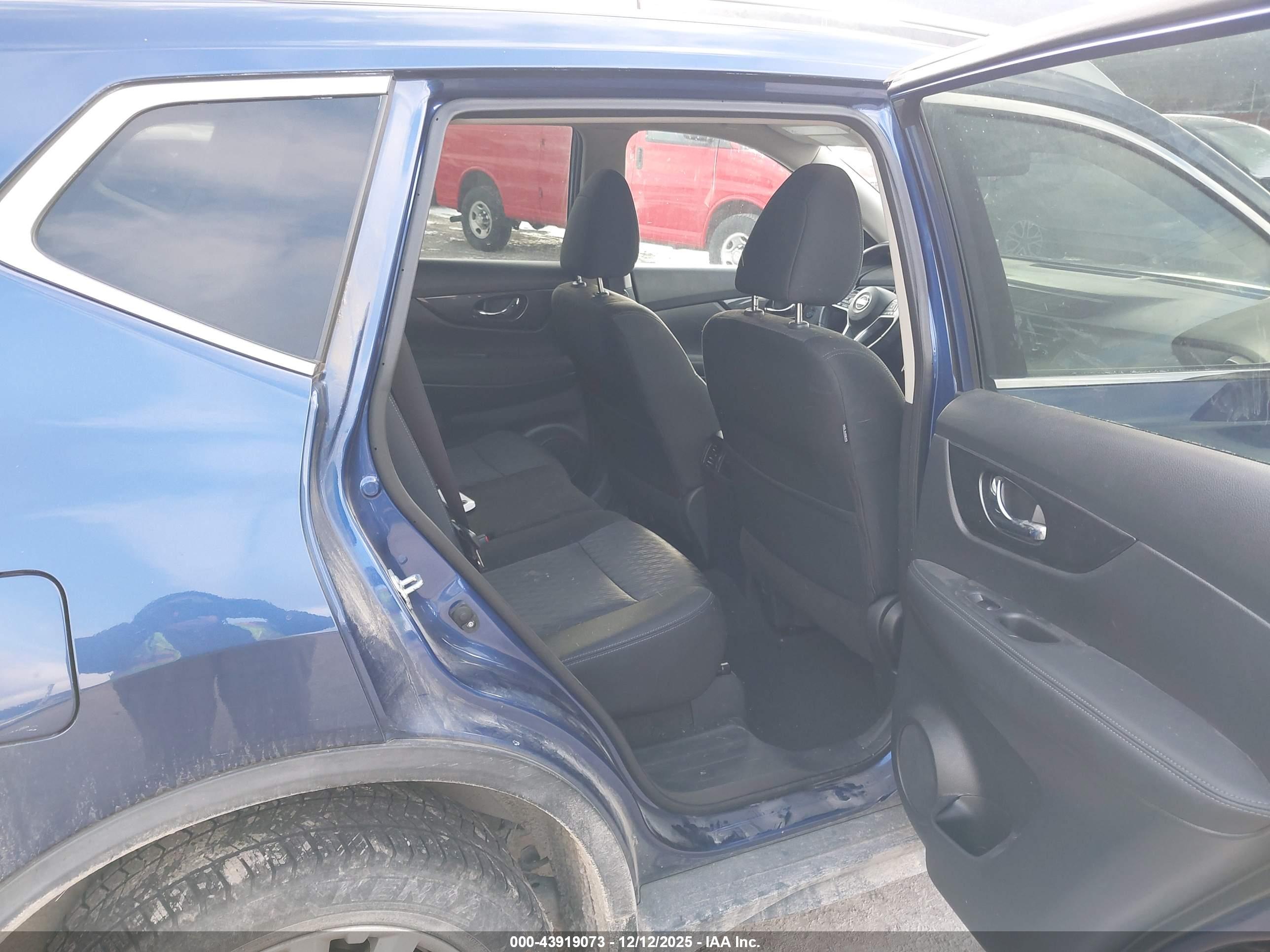 NISSAN ROGUE image 8