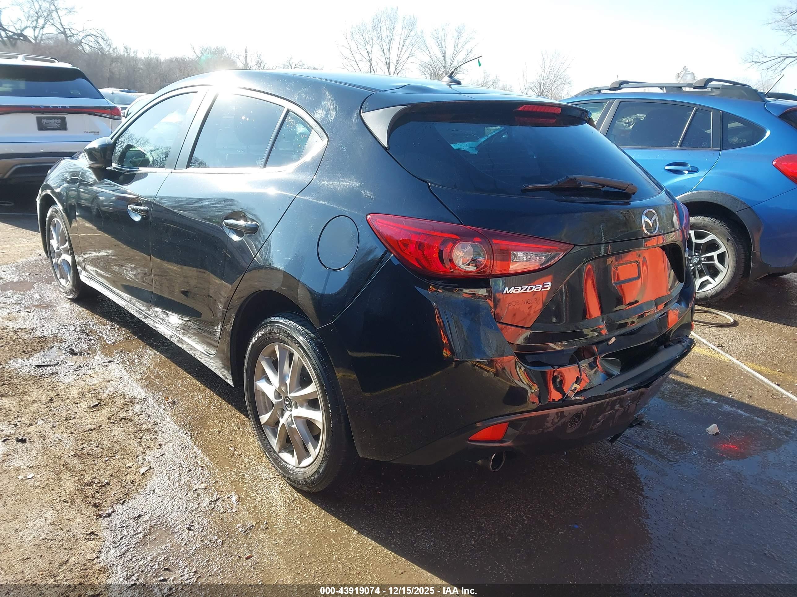 MAZDA MAZDA3 image 3