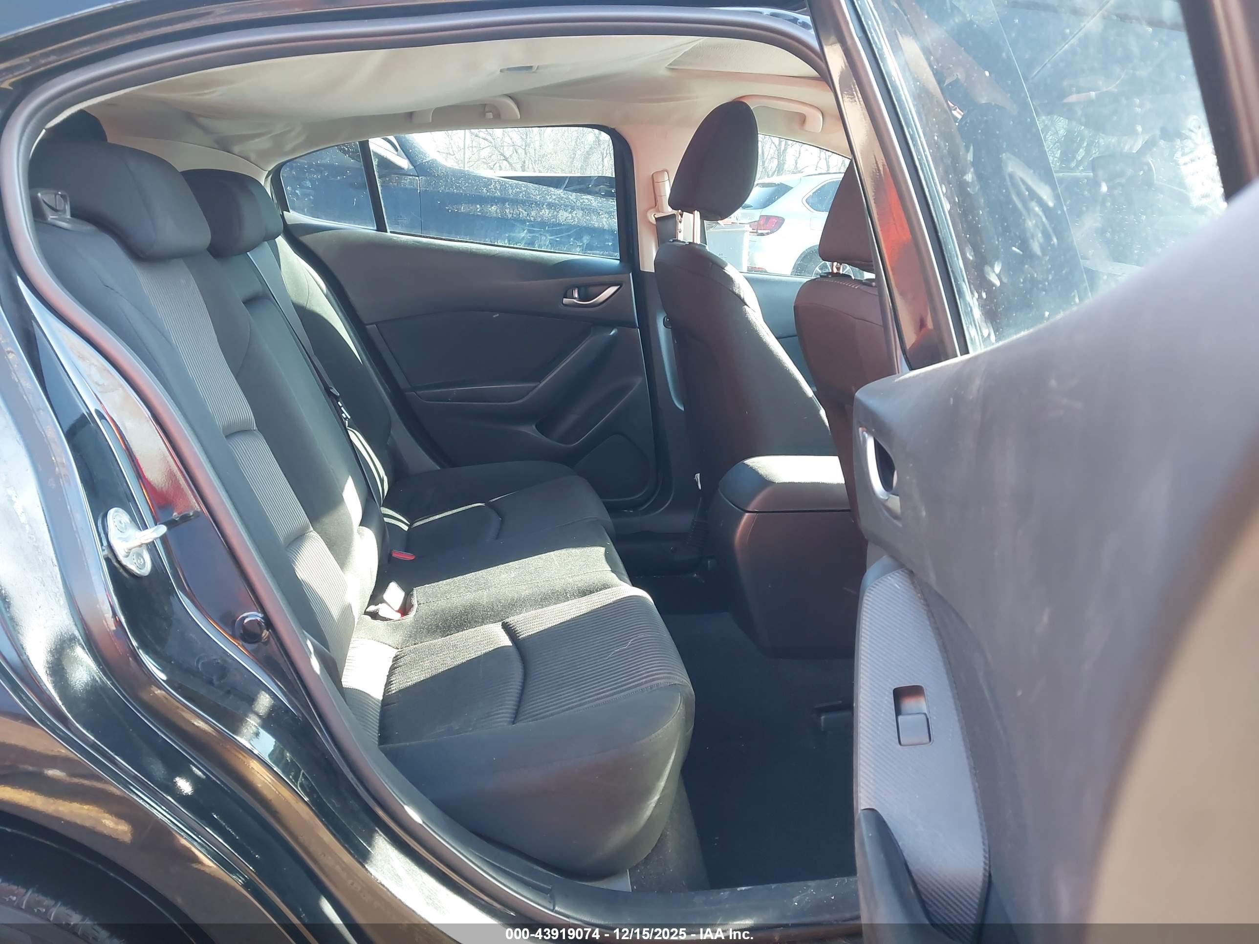 MAZDA MAZDA3 image 8