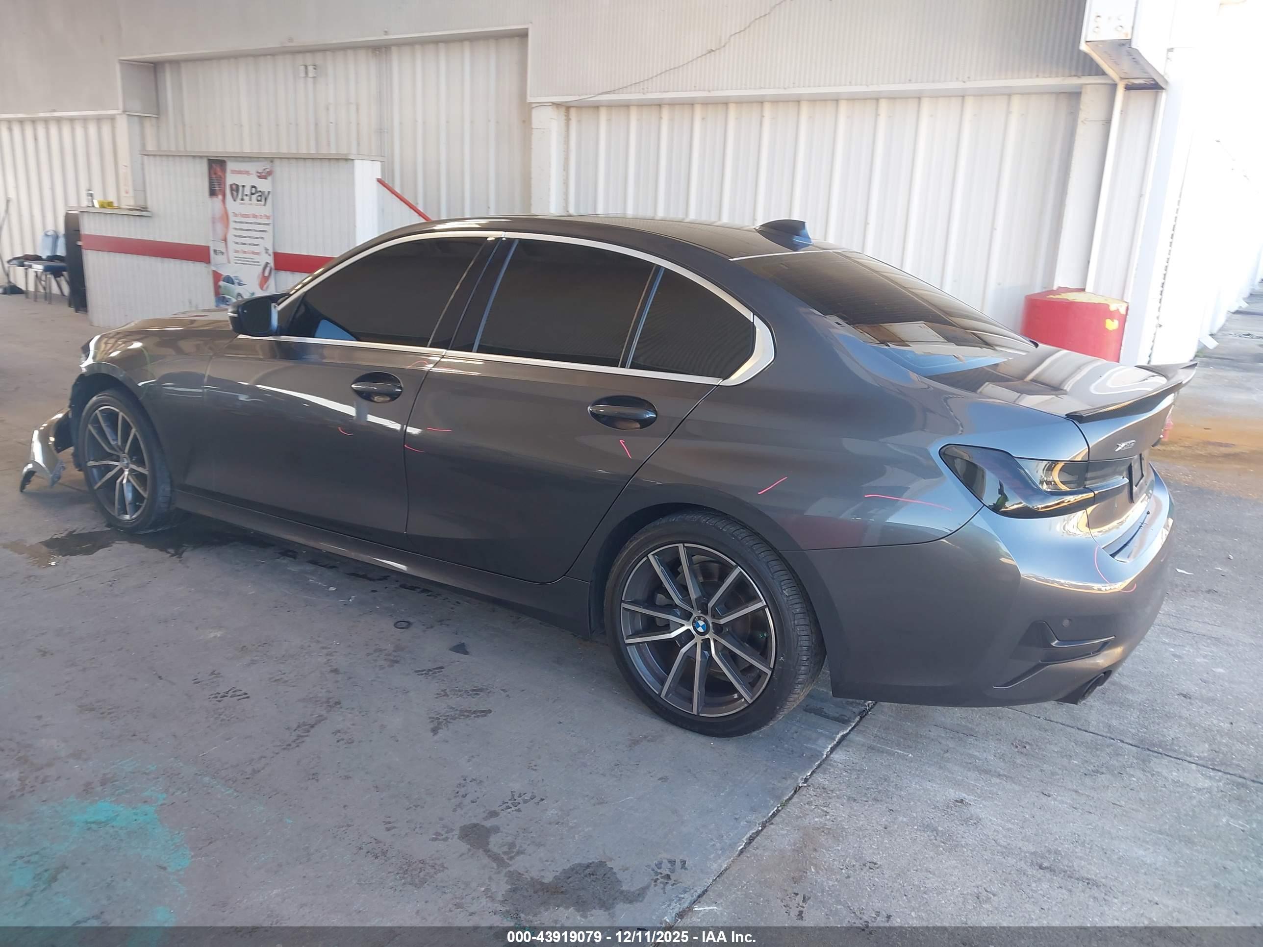 BMW 330I image 3