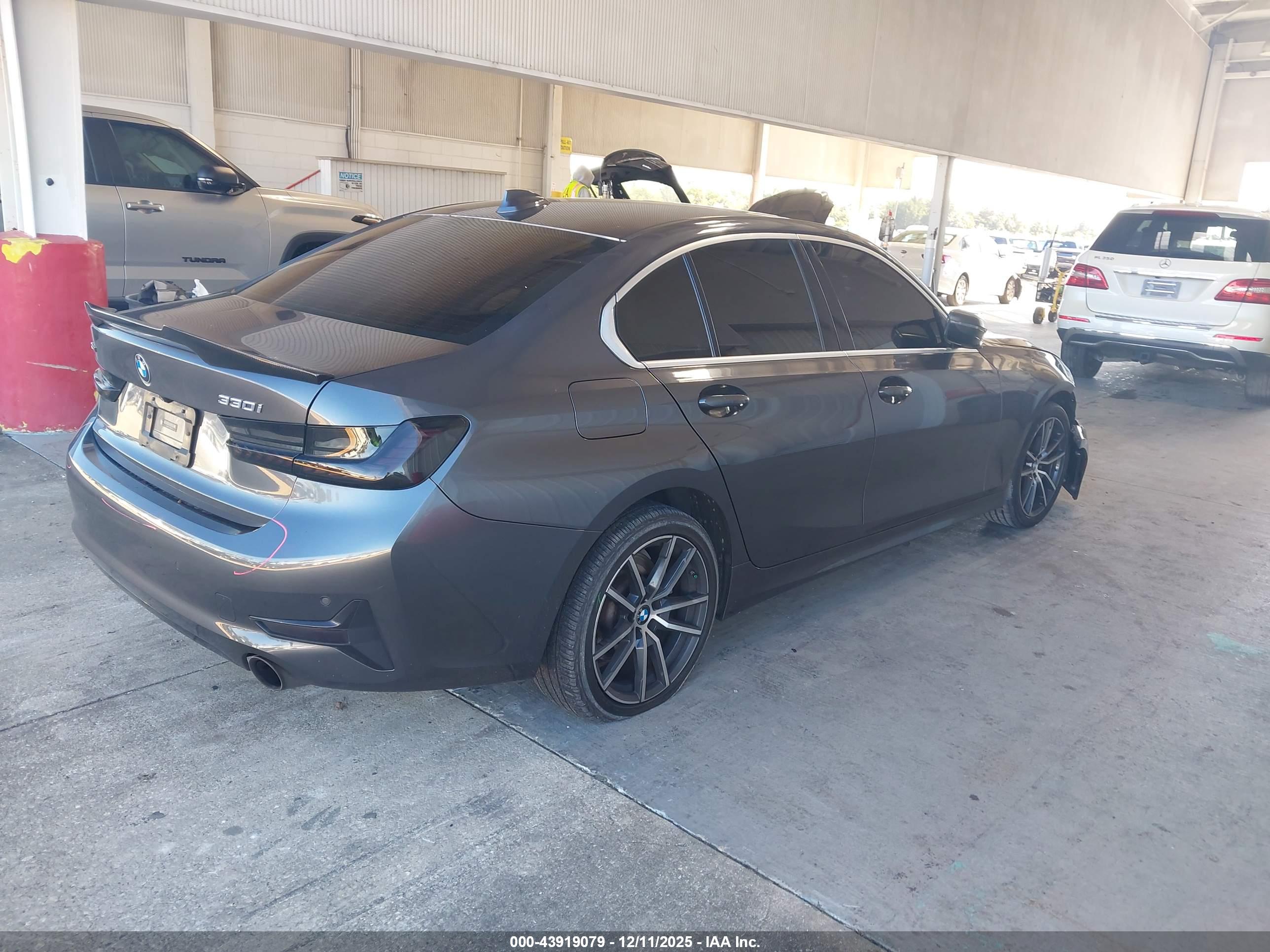 BMW 330I image 4