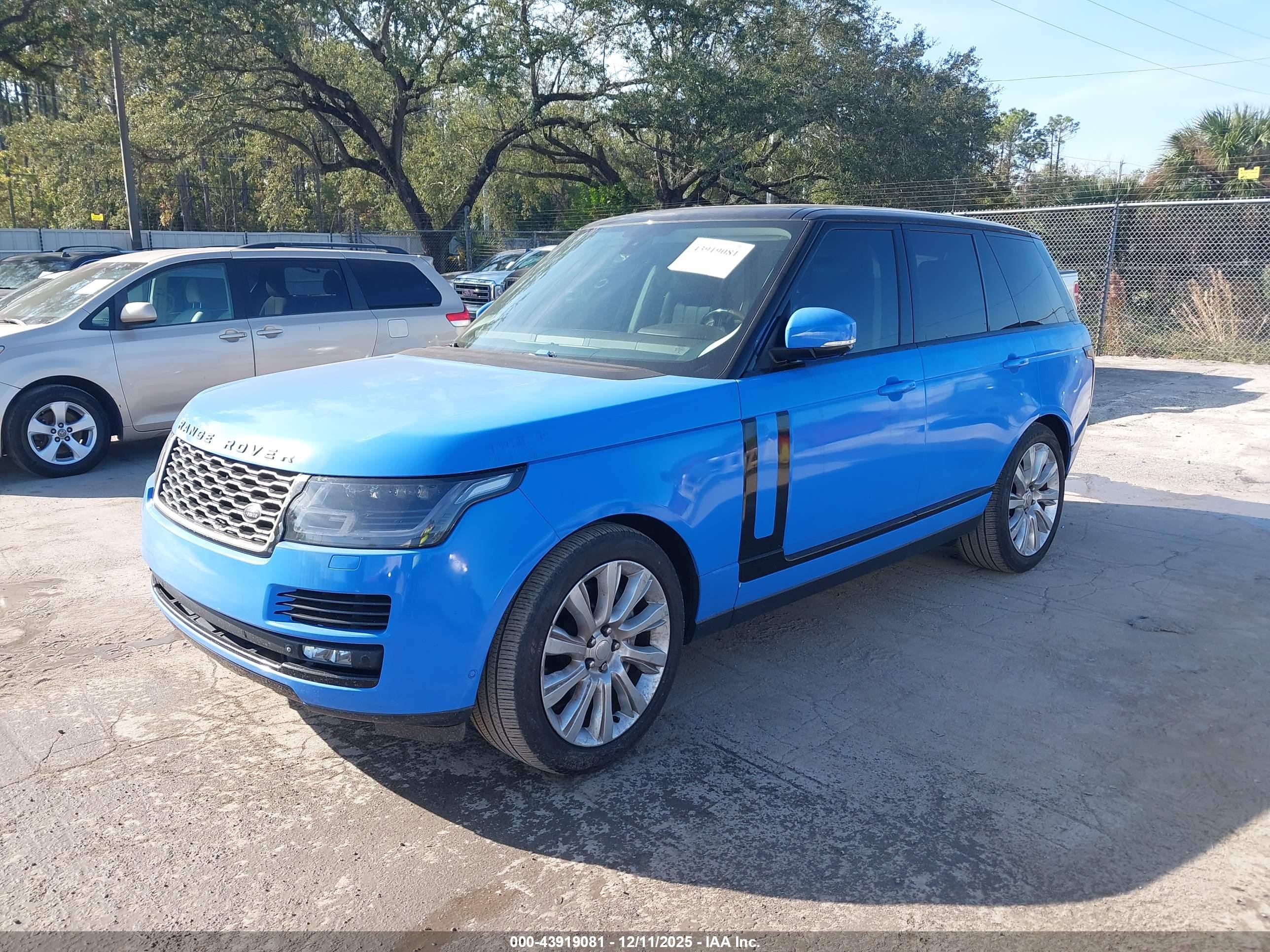 LAND ROVER image 2