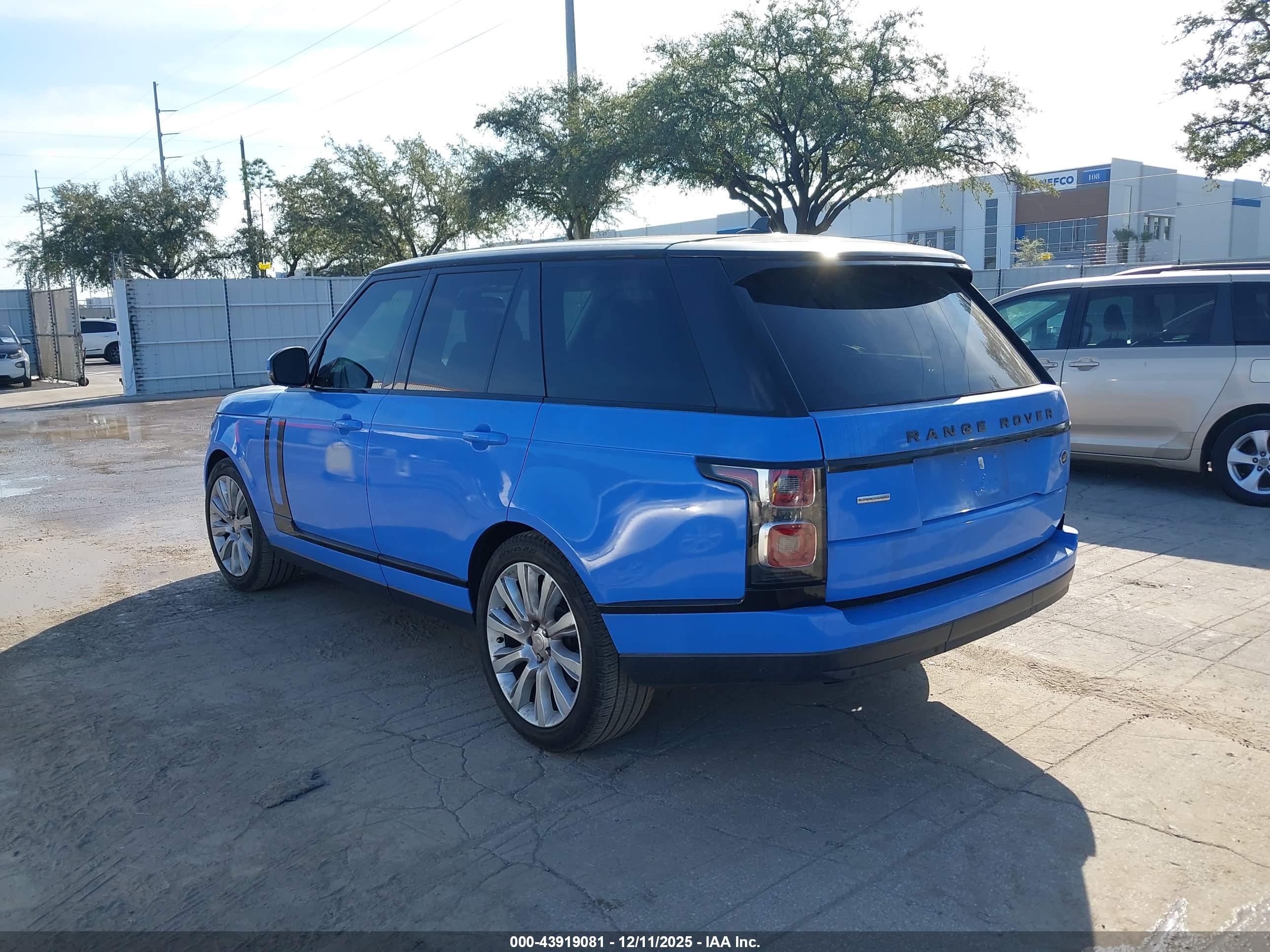 LAND ROVER image 3