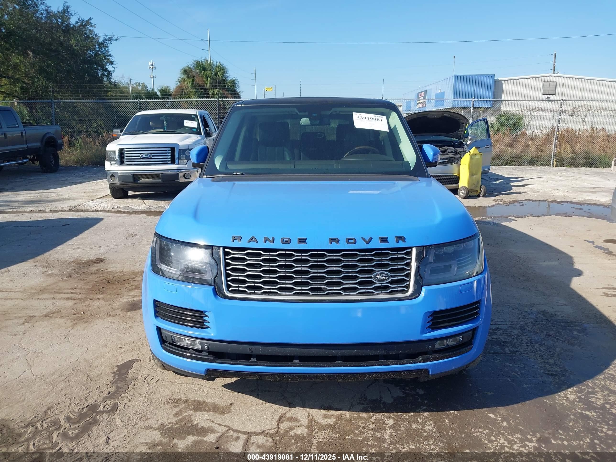 LAND ROVER image 6
