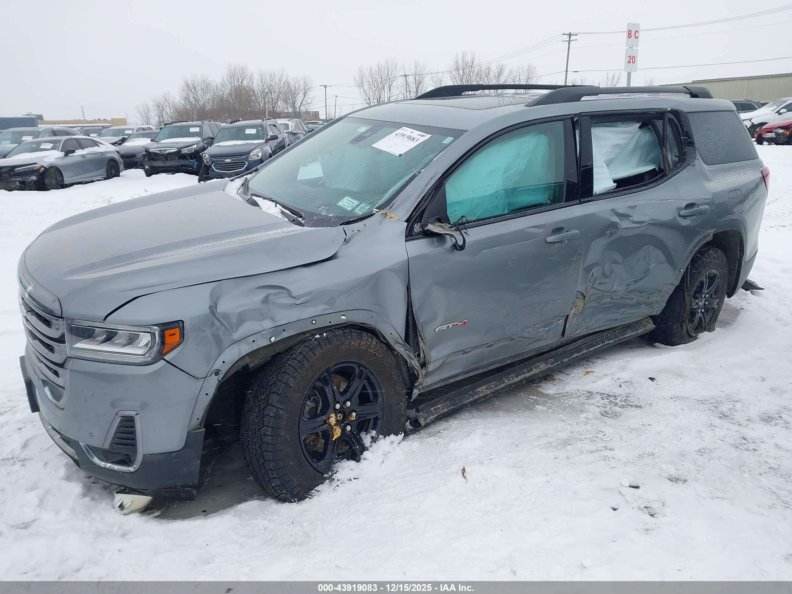 GMC ACADIA image 2