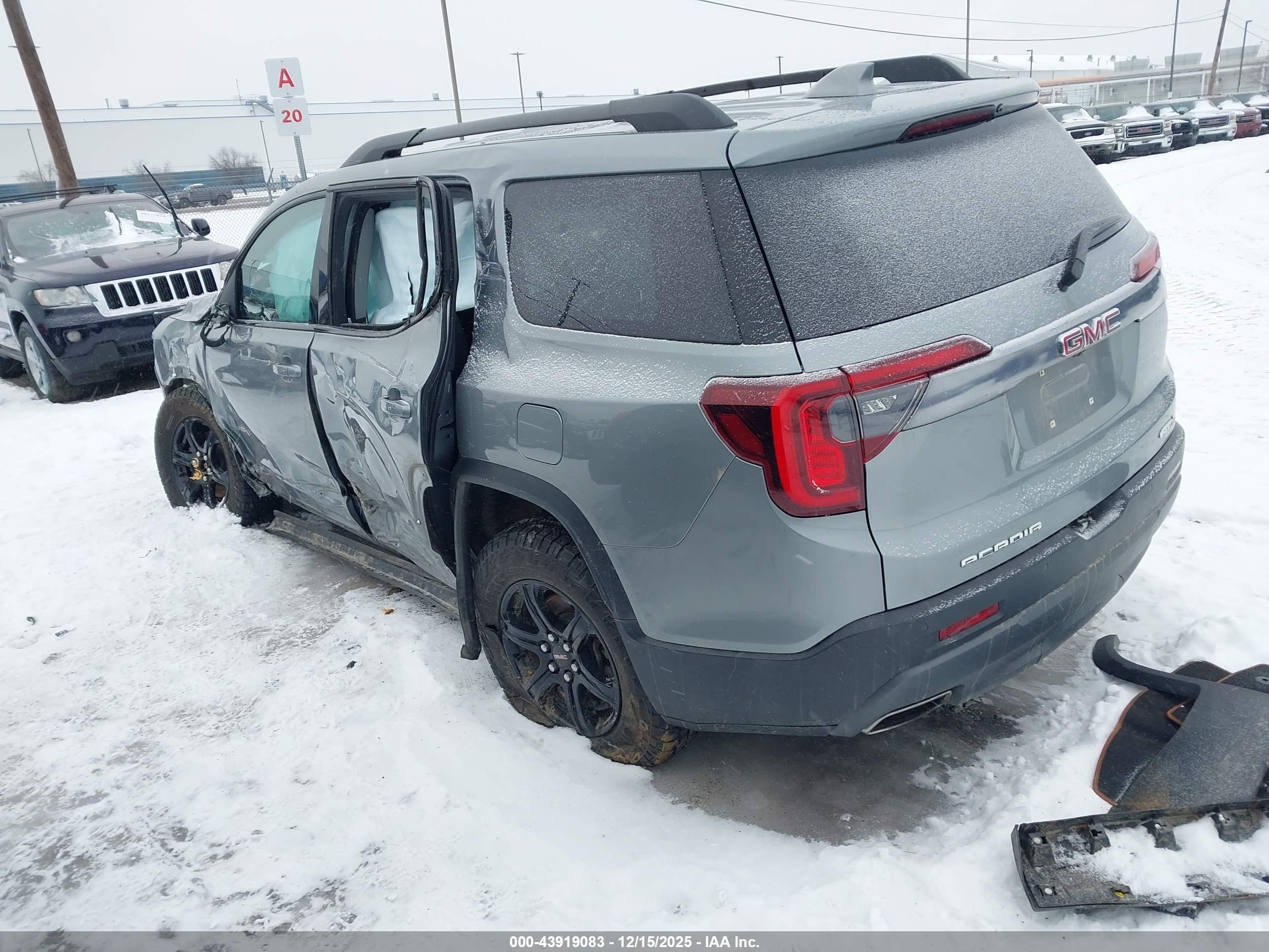GMC ACADIA image 3