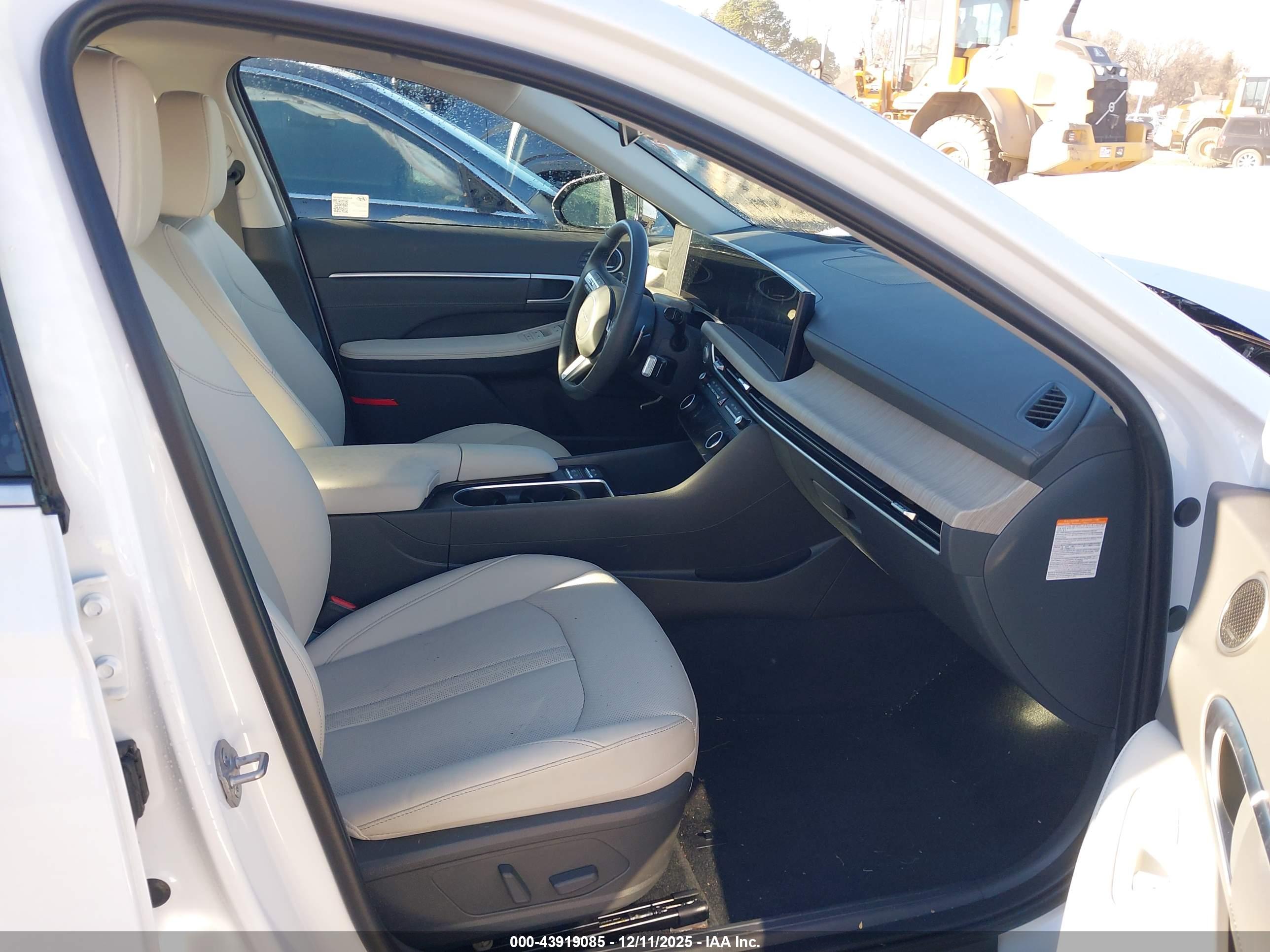 HYUNDAI SONATA image 5