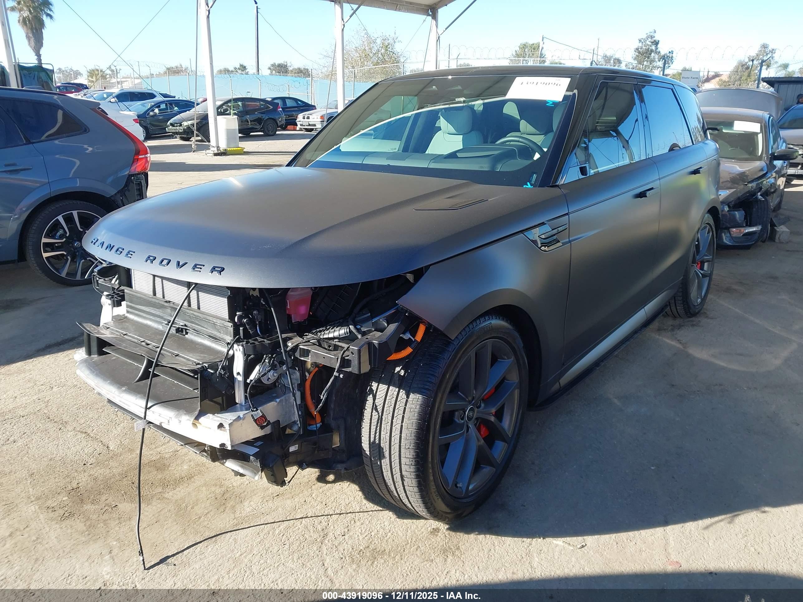 LAND ROVER image 2