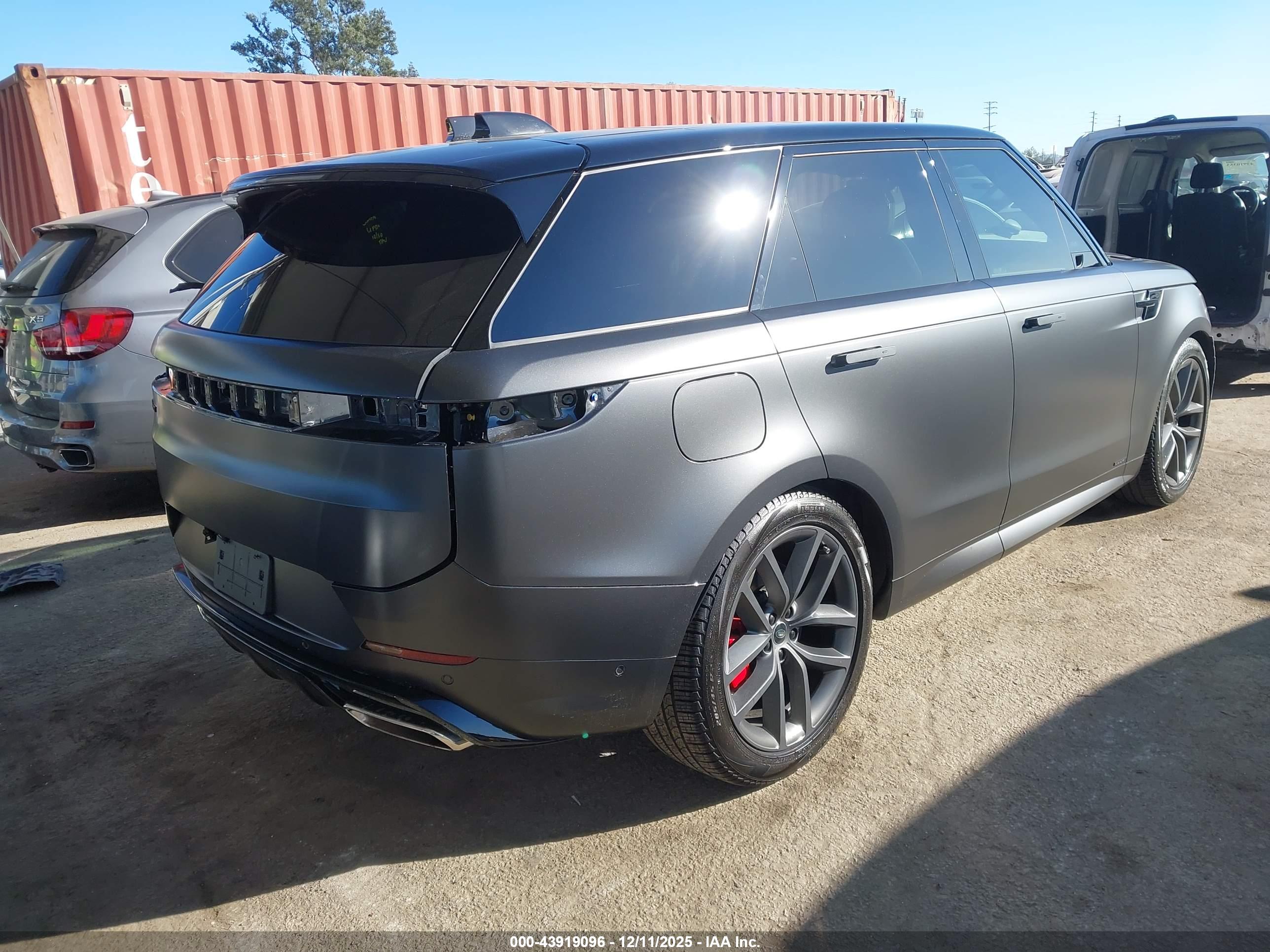 LAND ROVER image 4