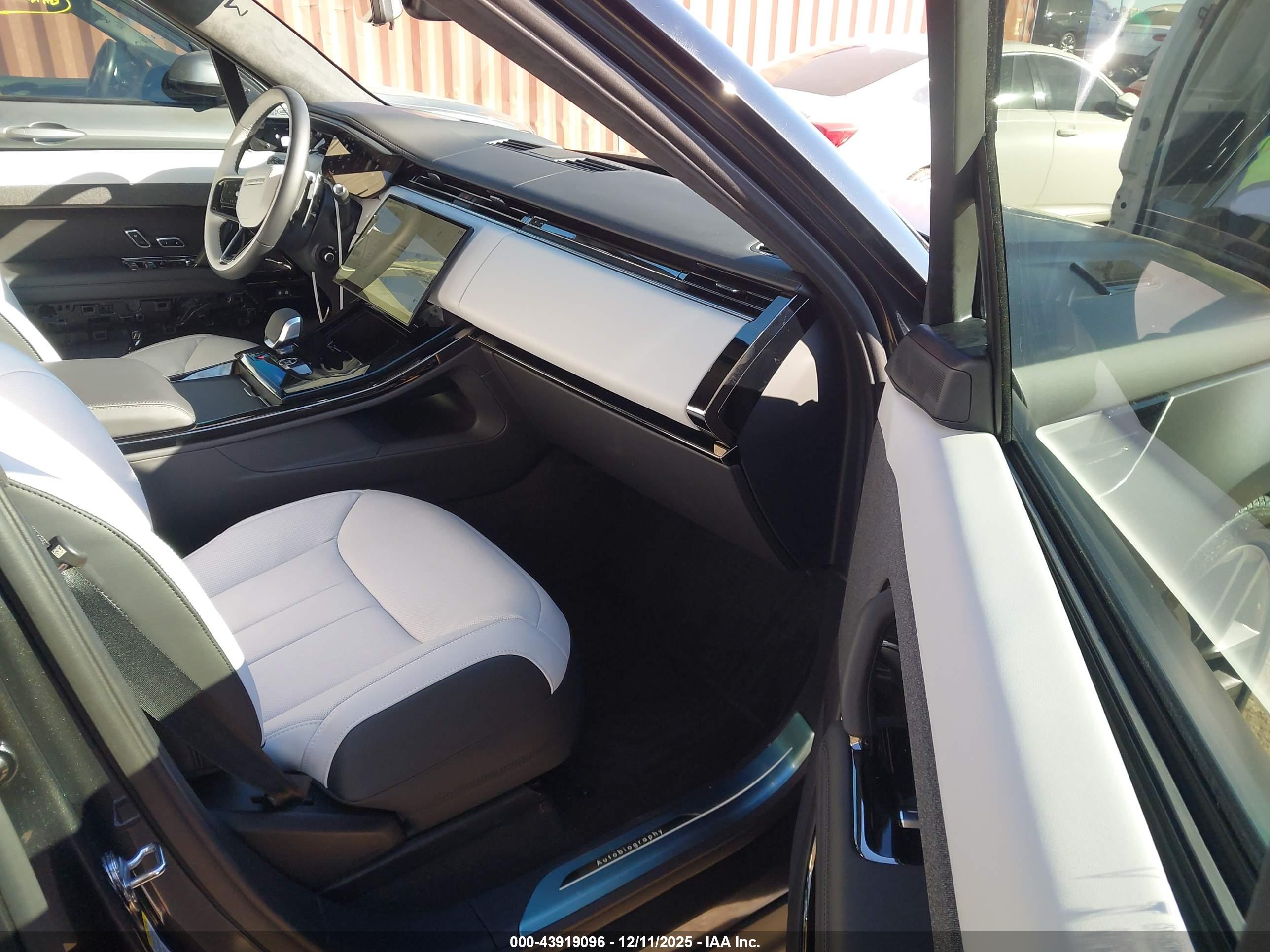 LAND ROVER image 5