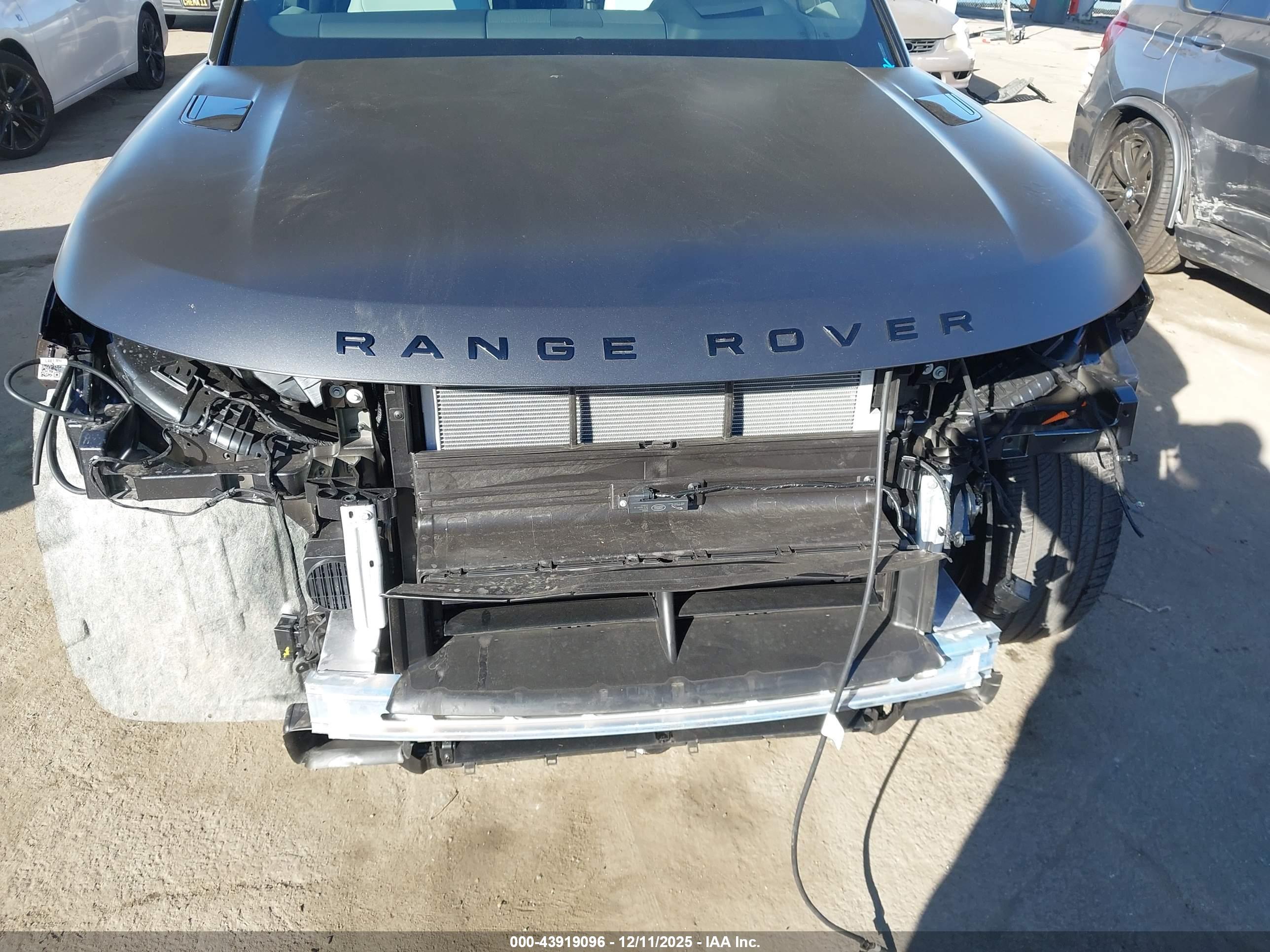 LAND ROVER image 6