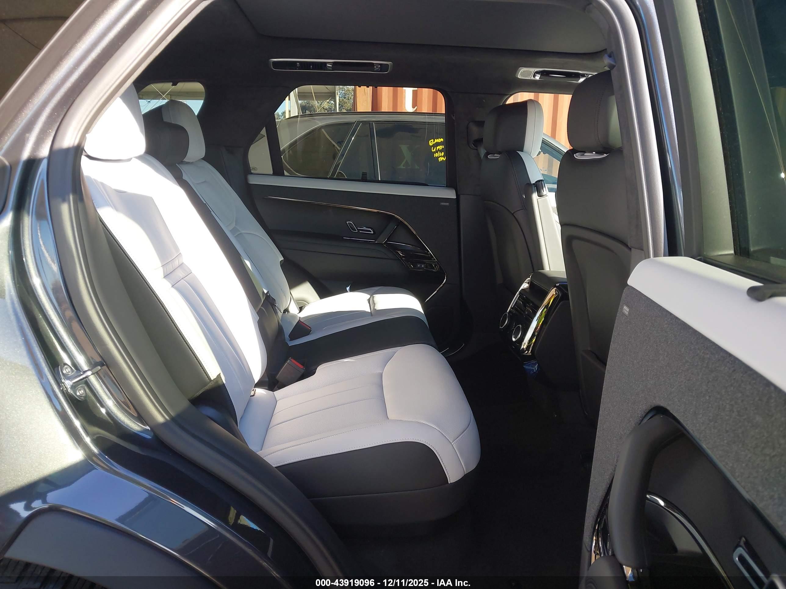 LAND ROVER image 8
